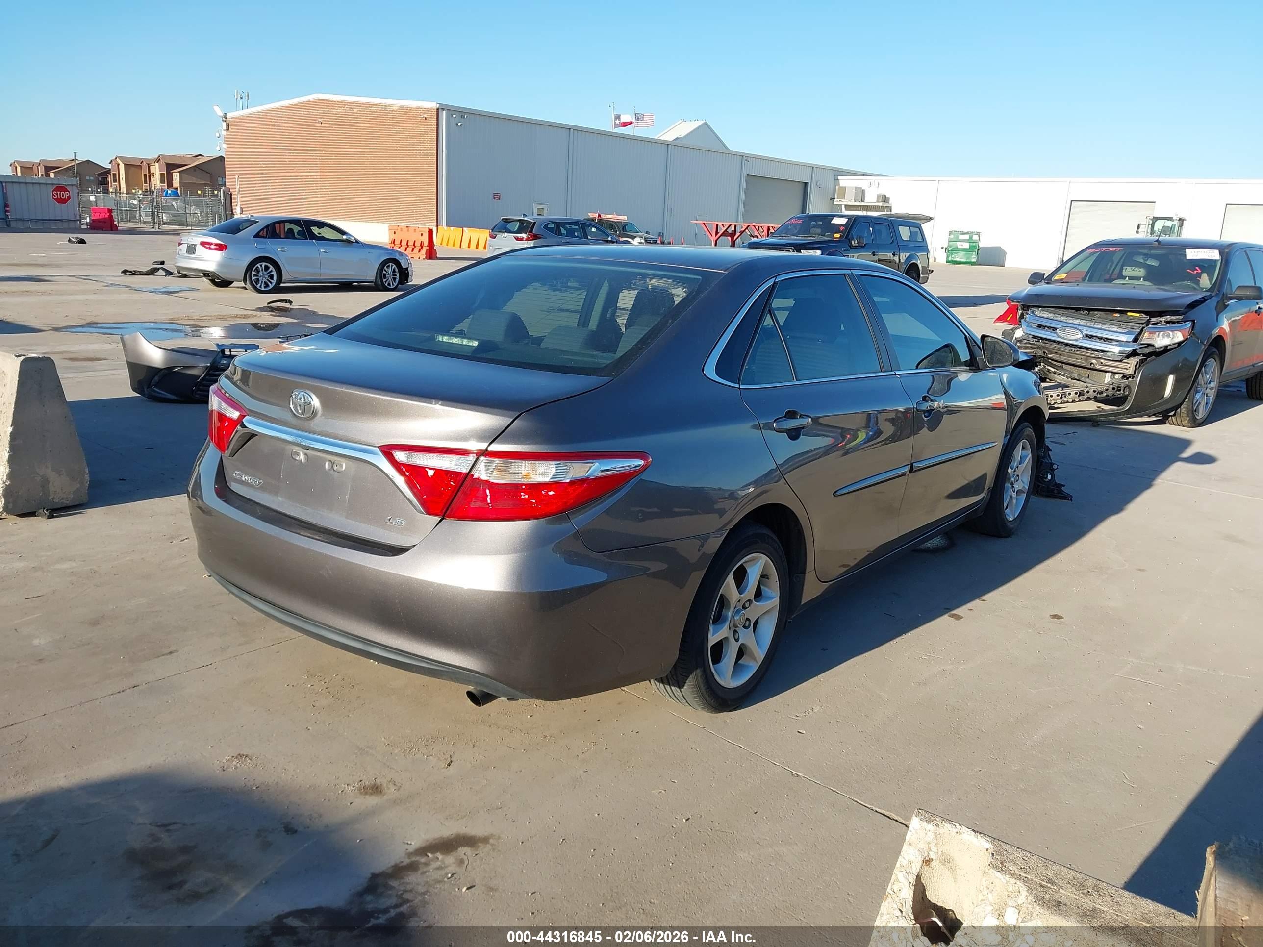 TOYOTA CAMRY image 4