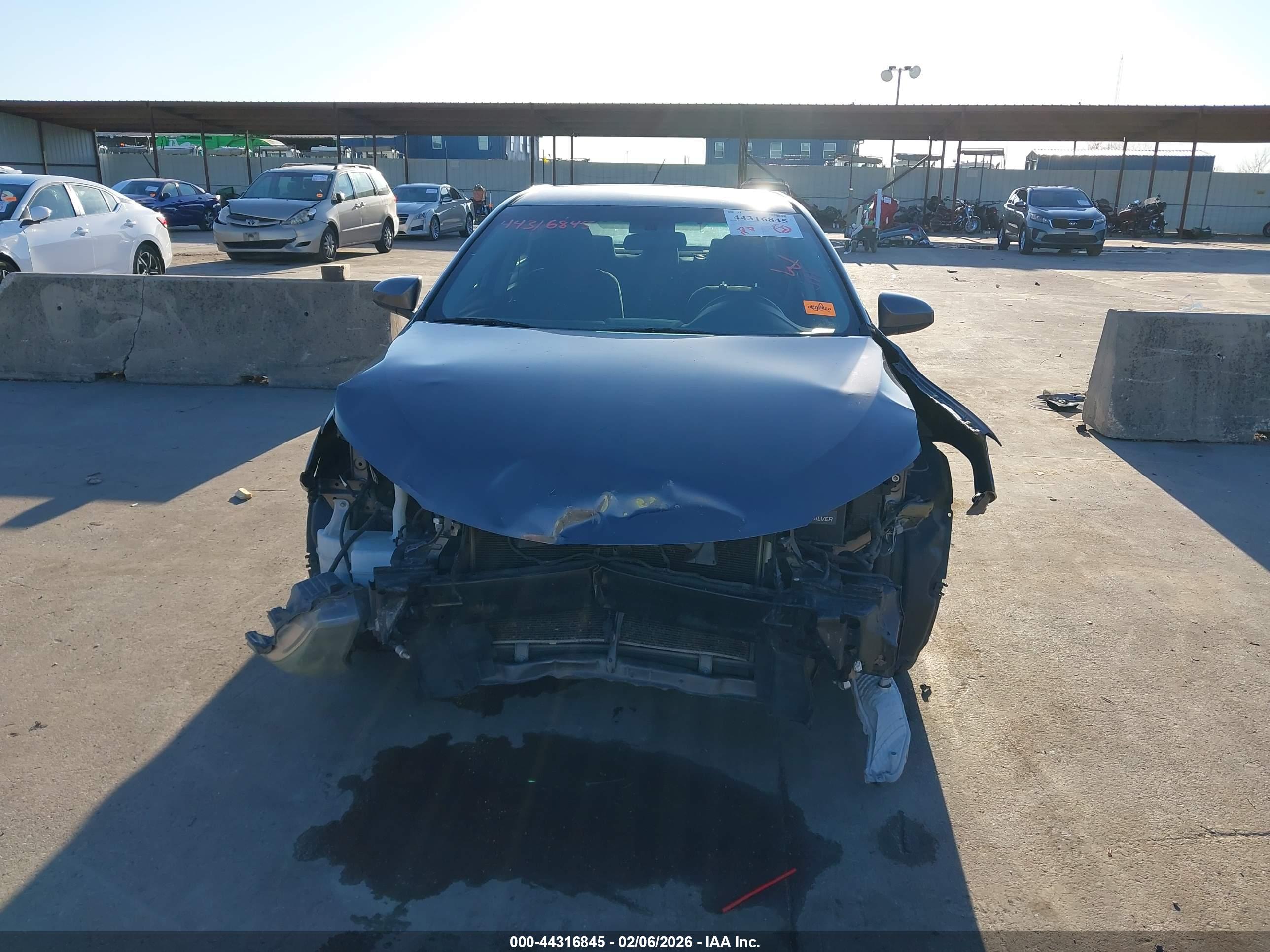 TOYOTA CAMRY image 6