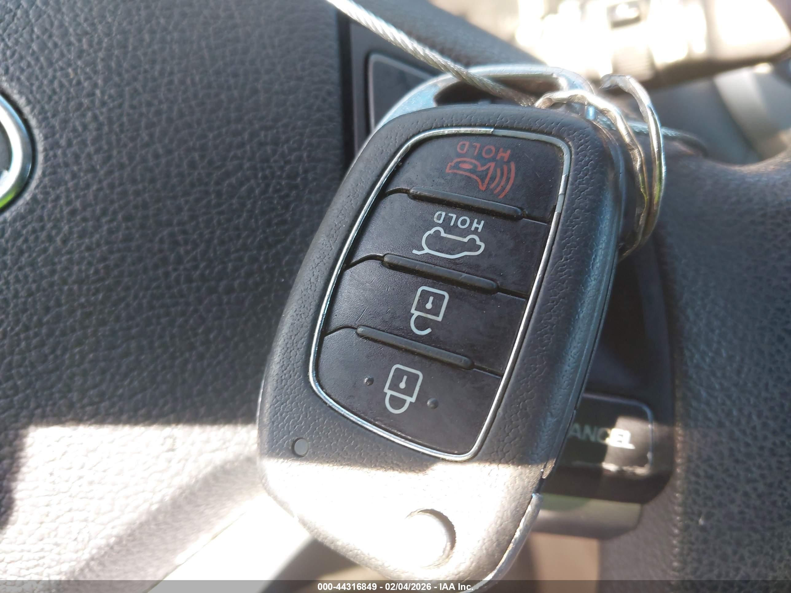 HYUNDAI TUCSON image 11