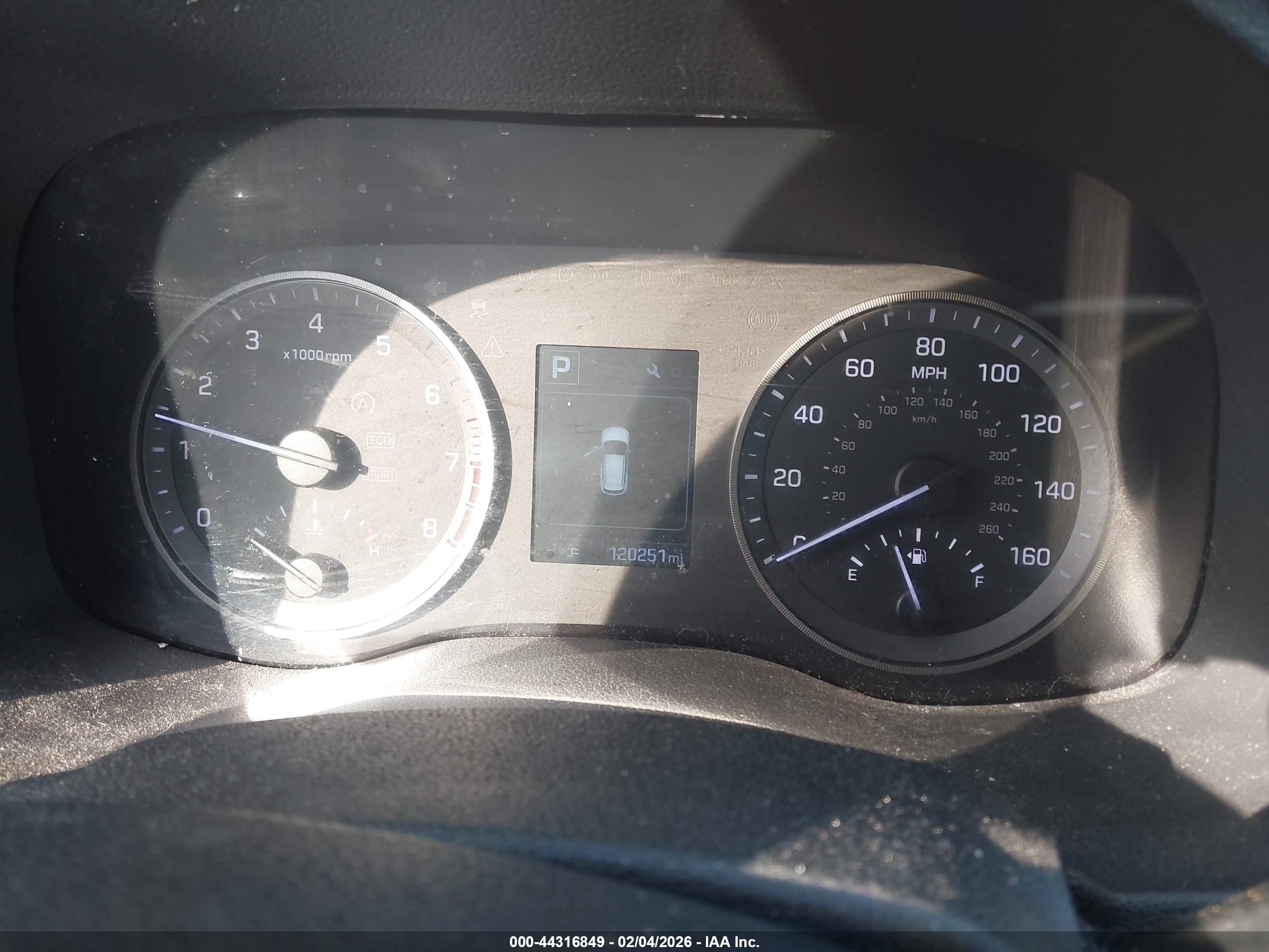 HYUNDAI TUCSON image 7