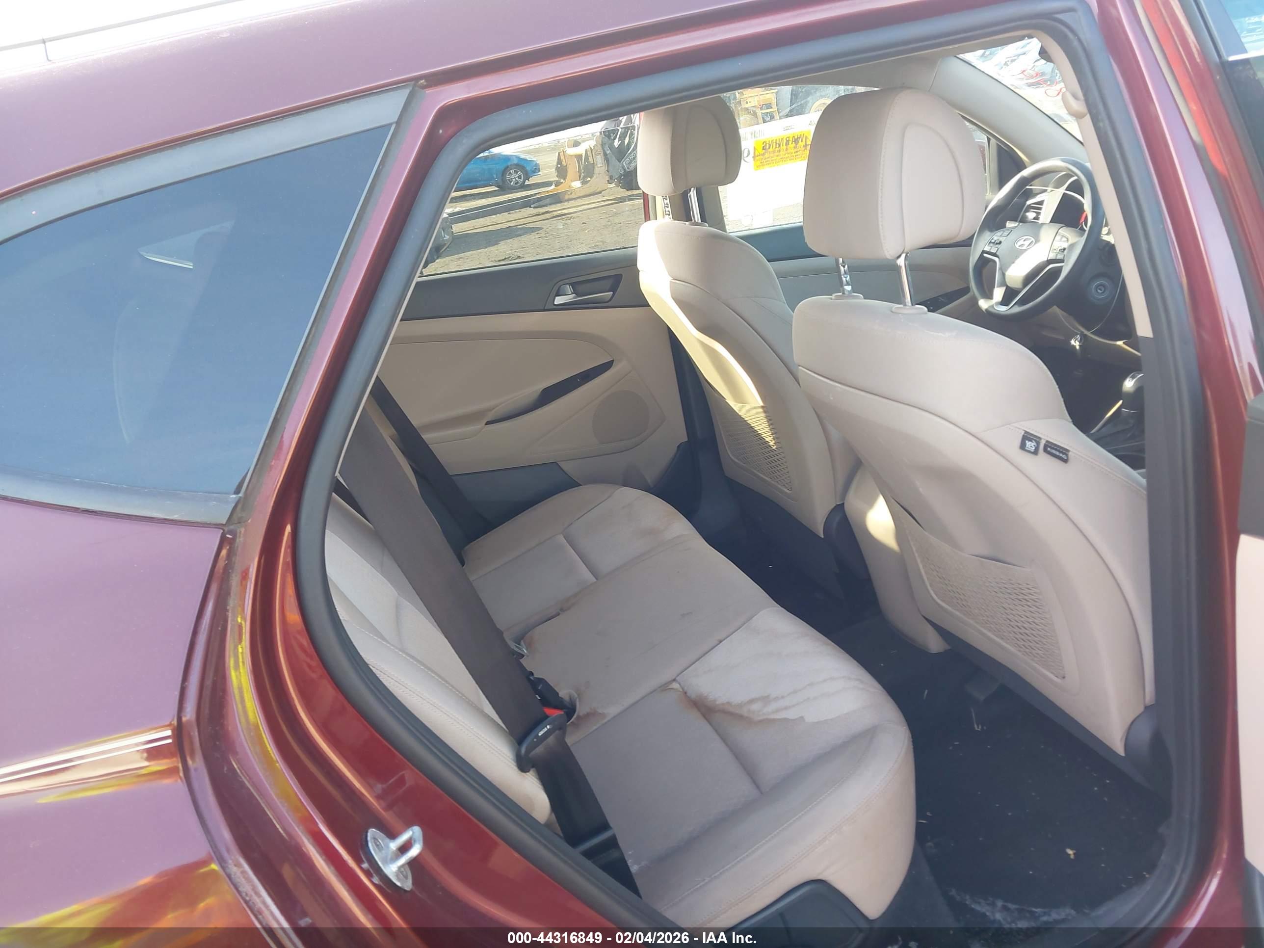 HYUNDAI TUCSON image 8