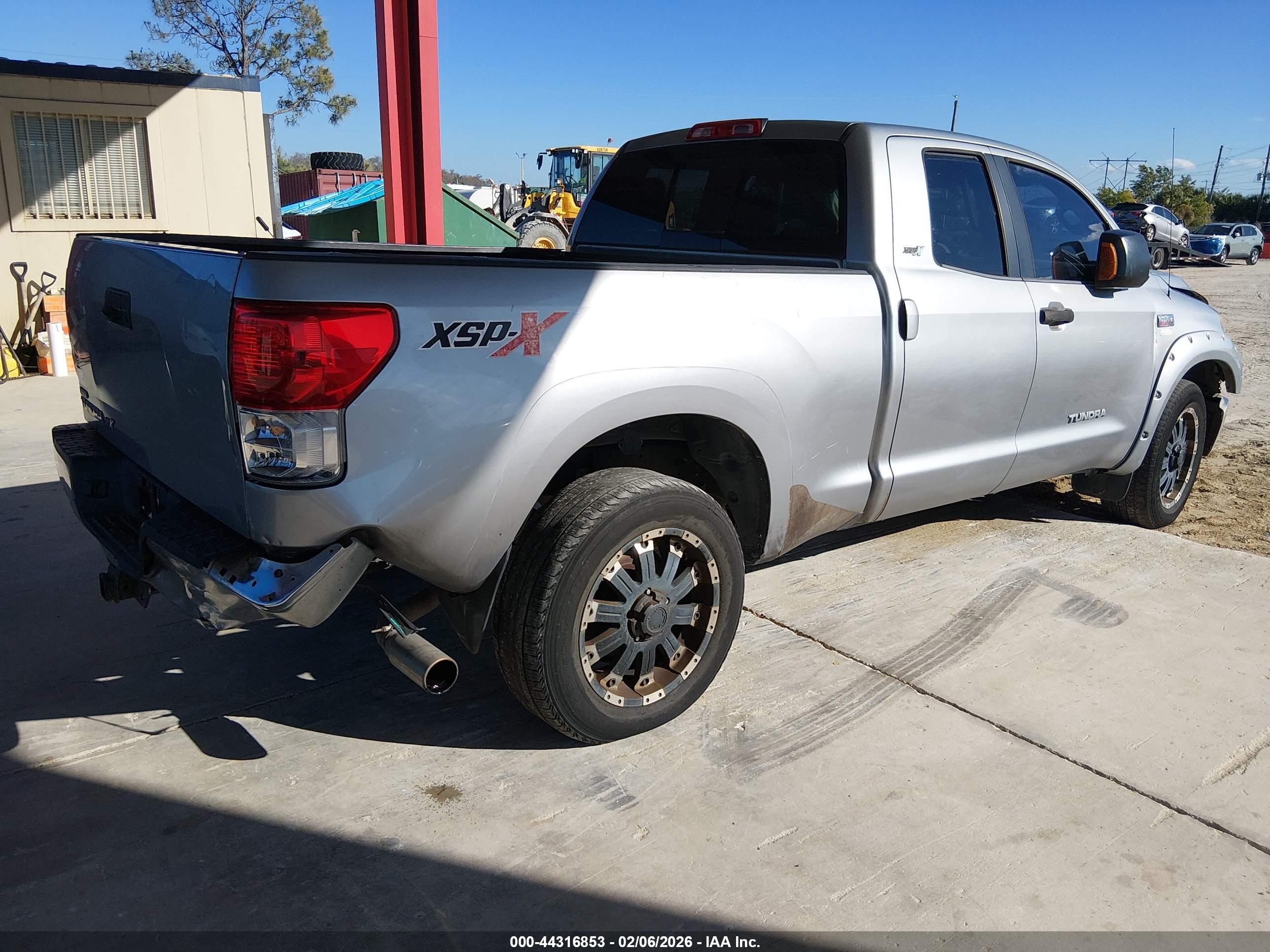 TOYOTA TUNDRA image 4