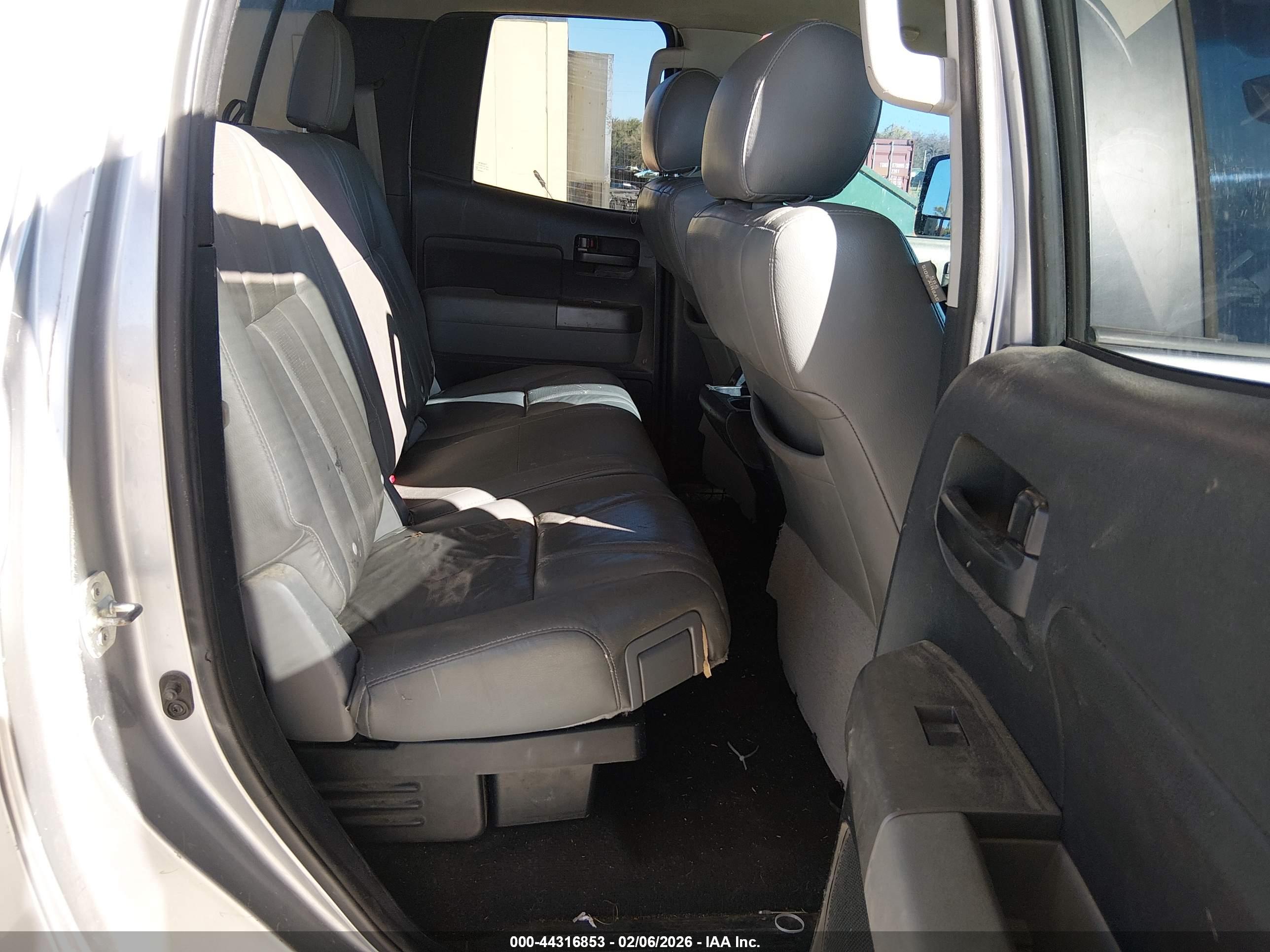 TOYOTA TUNDRA image 8