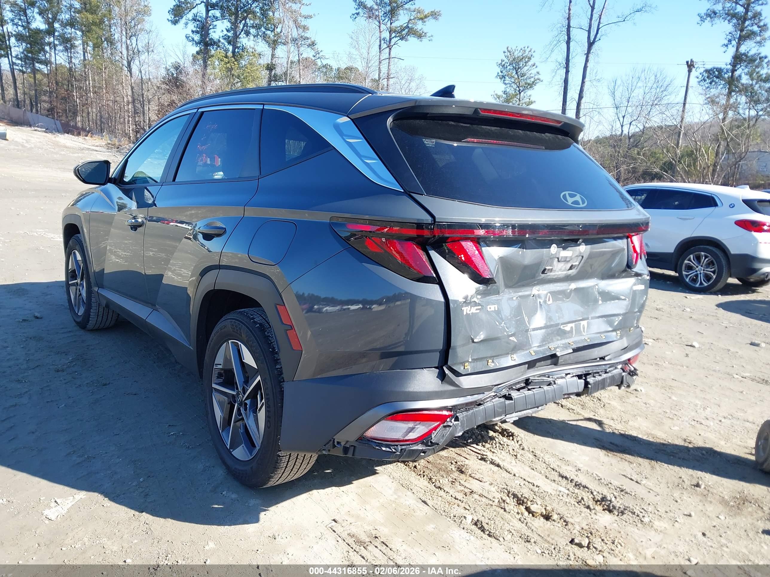 HYUNDAI TUCSON image 3