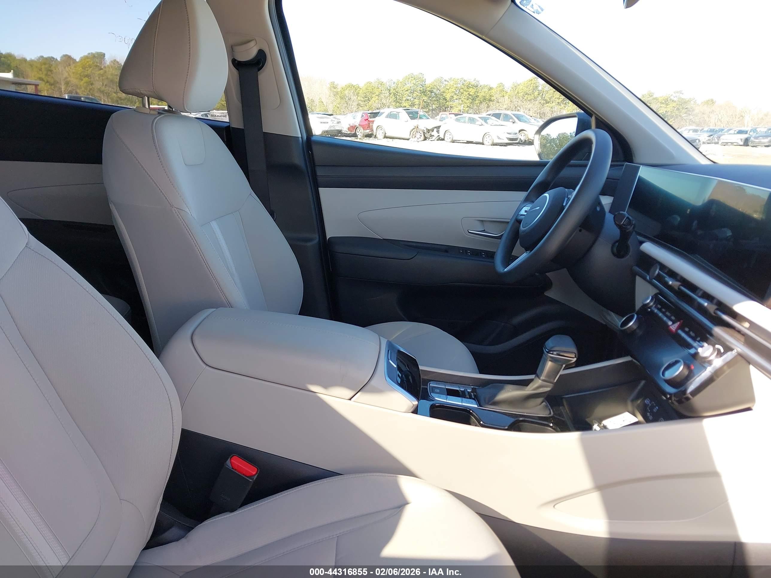 HYUNDAI TUCSON image 5