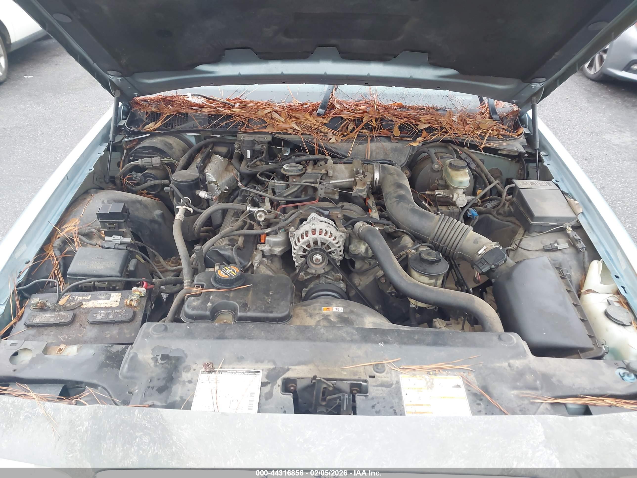 FORD CROWN image 10