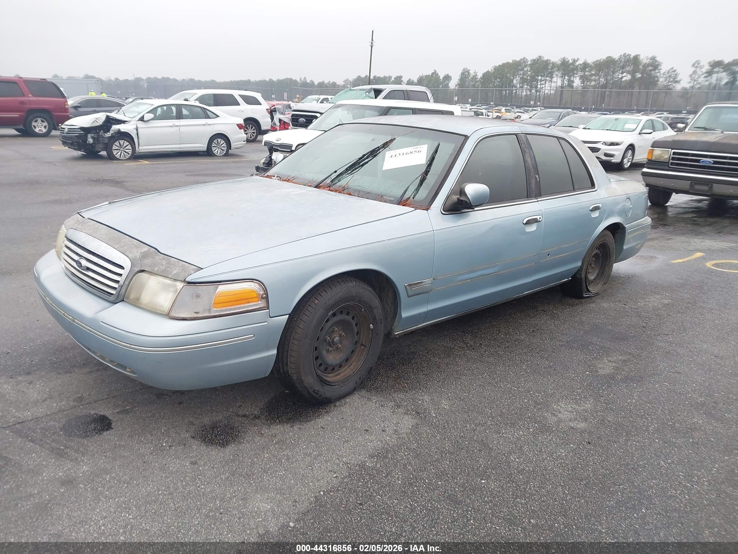 FORD CROWN image 2