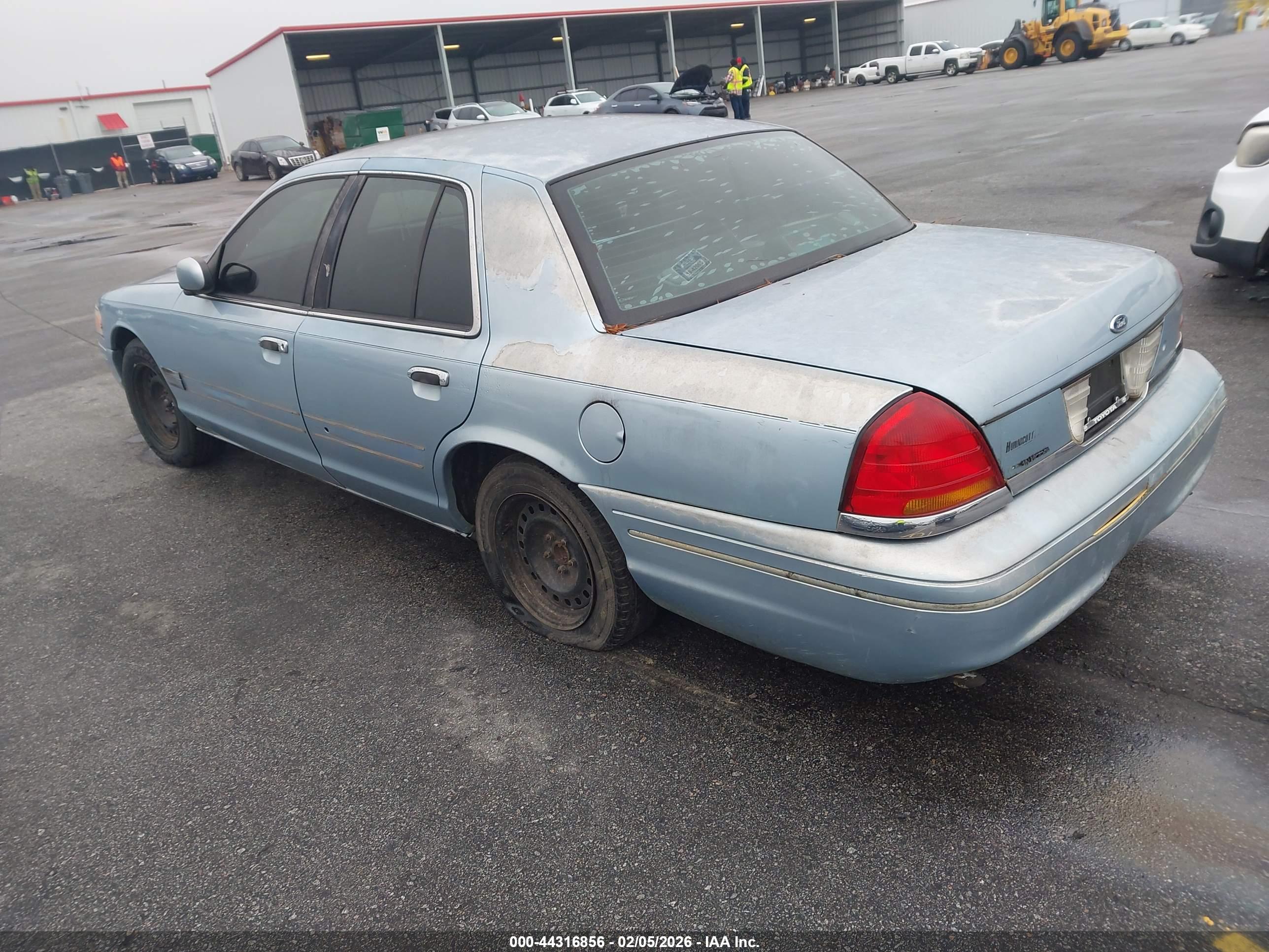 FORD CROWN image 3