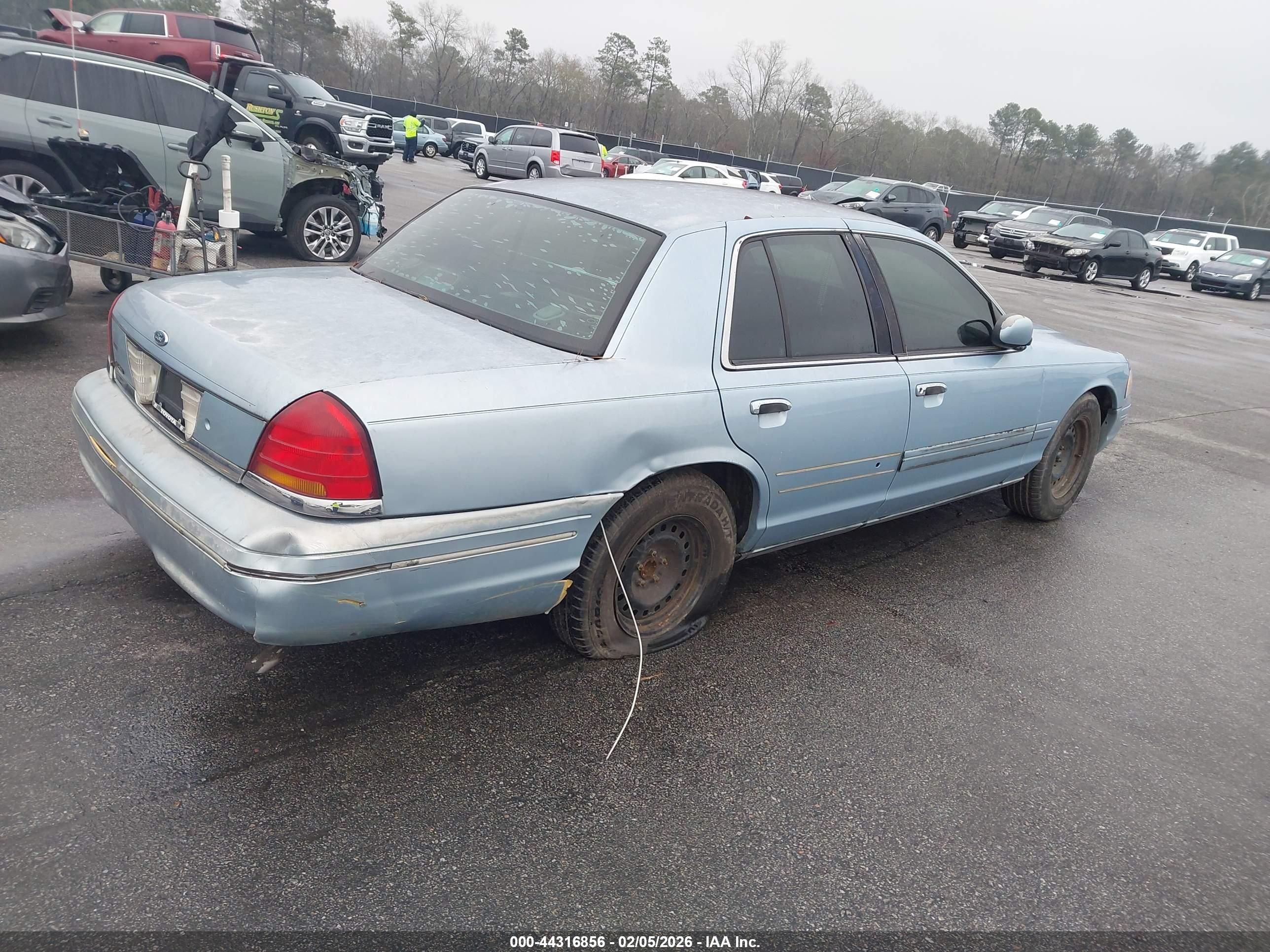 FORD CROWN image 4