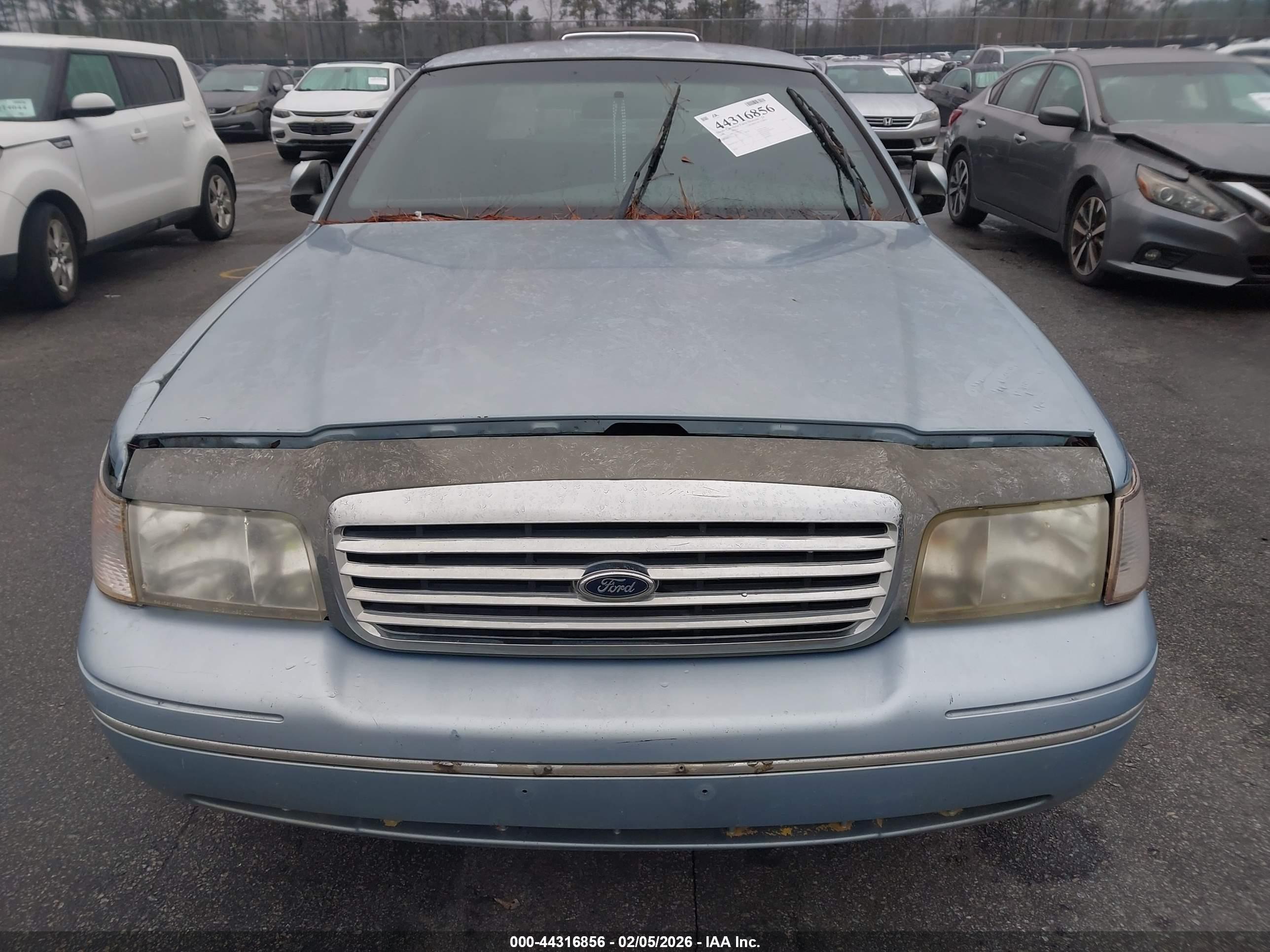 FORD CROWN image 6