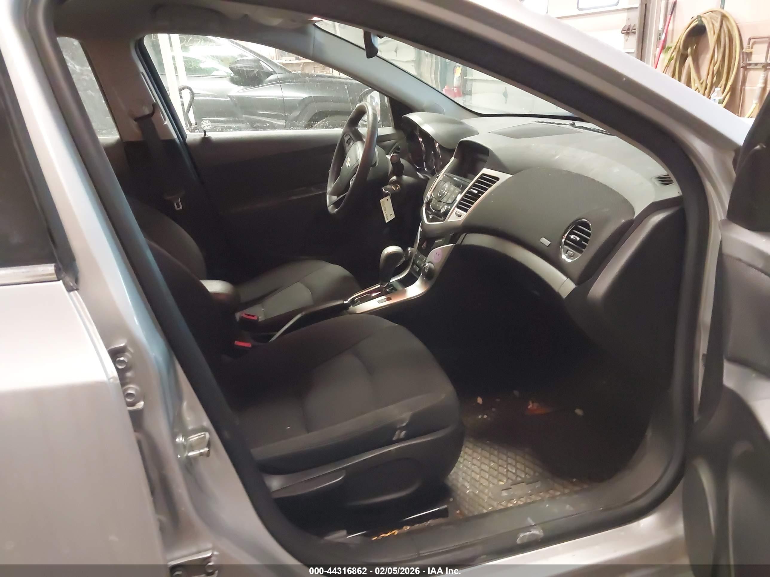 CHEVROLET CRUZE image 5