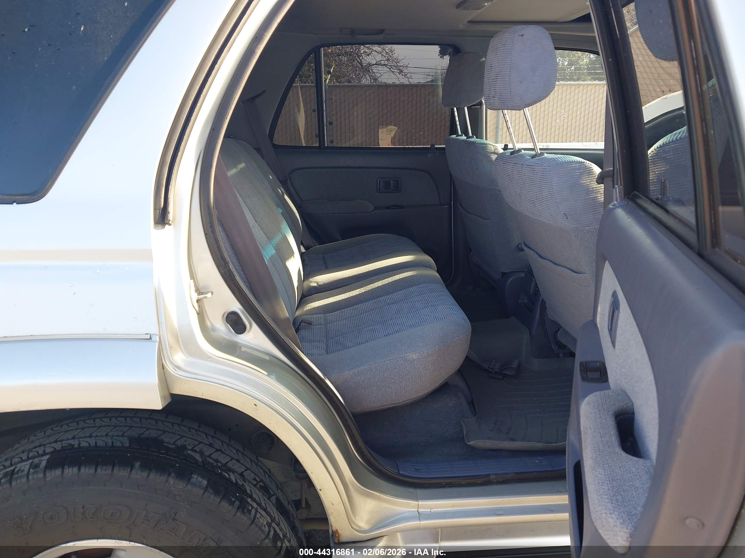 TOYOTA 4RUNNER image 8