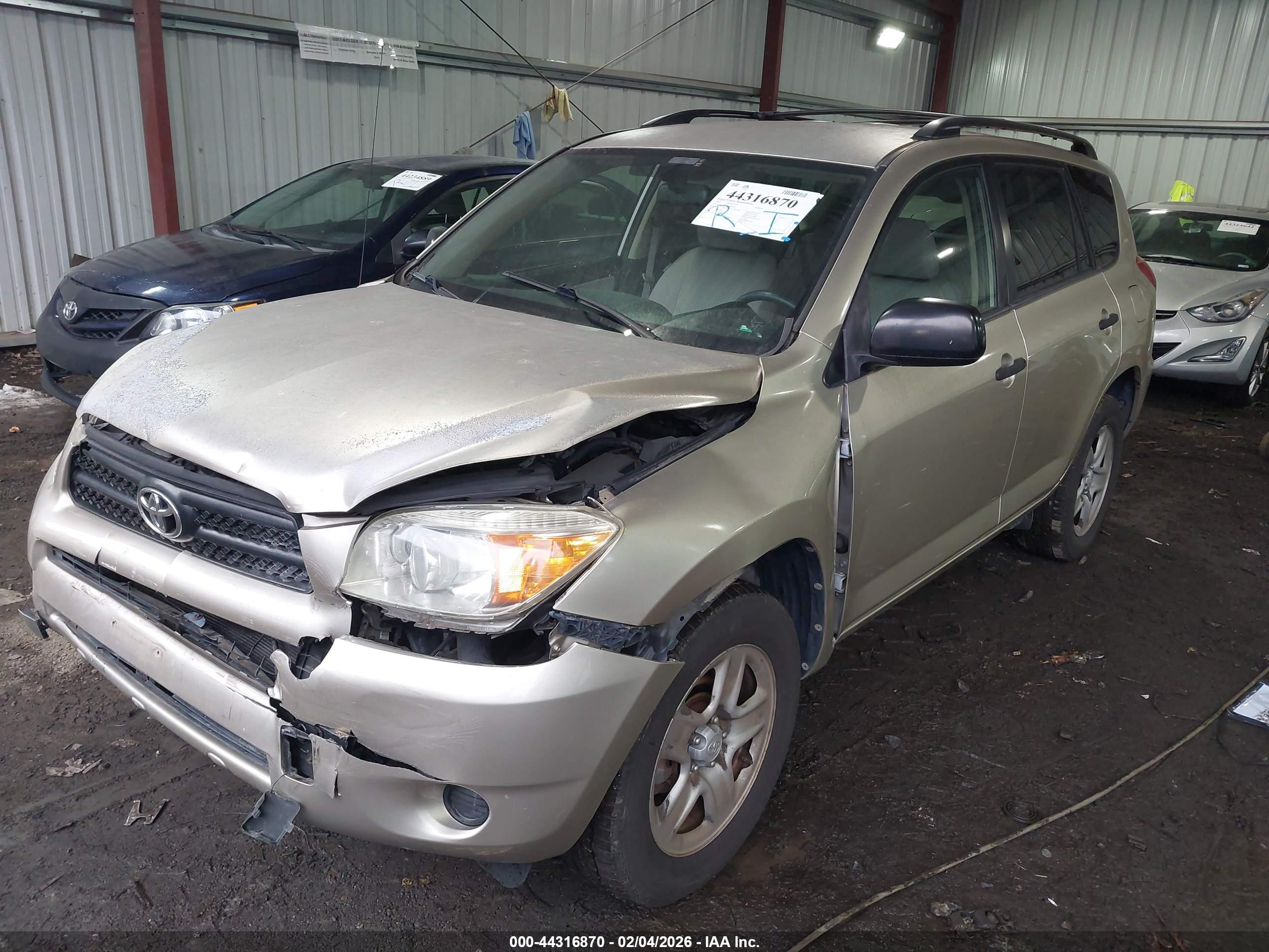 TOYOTA RAV4 image 2