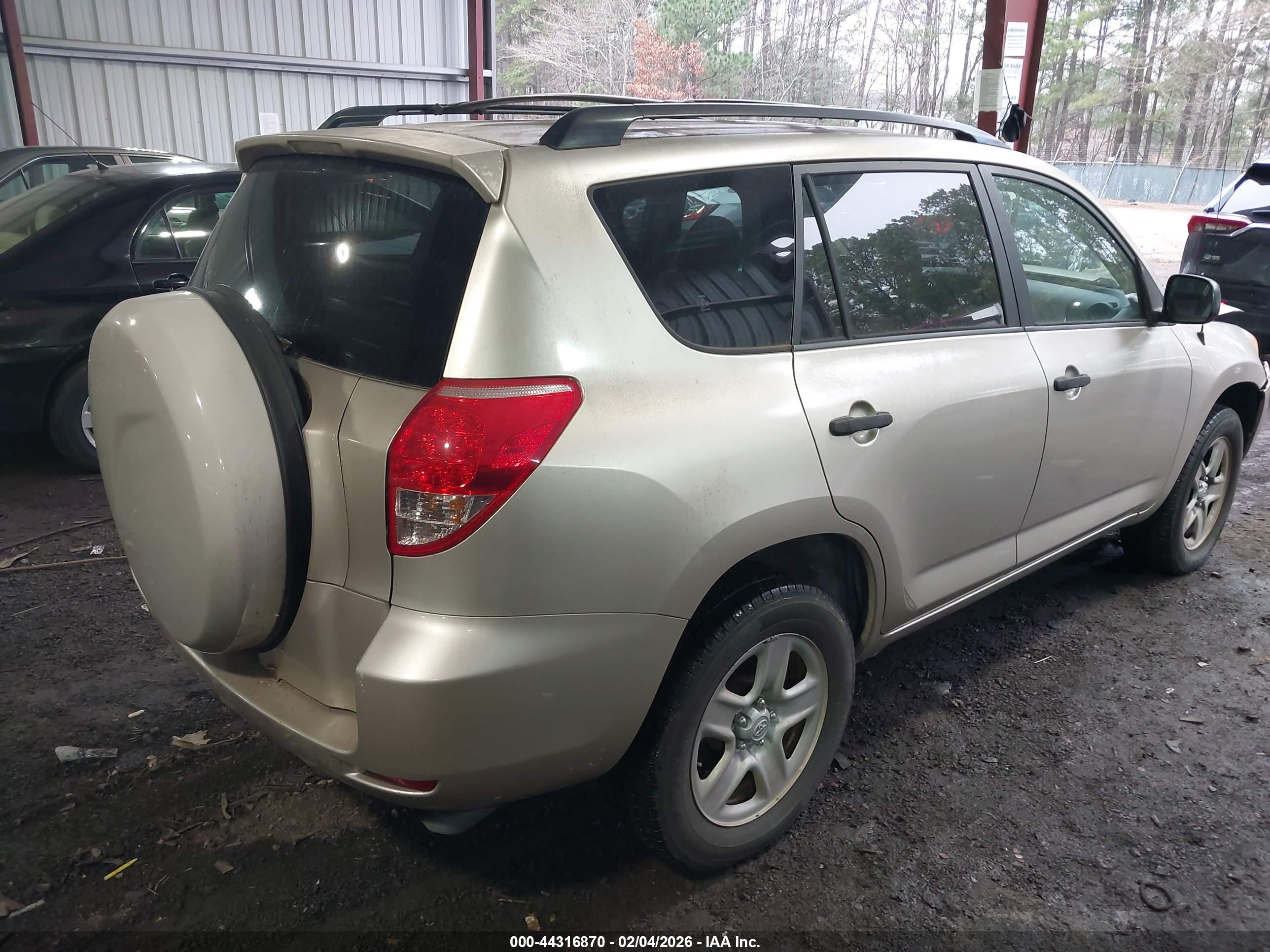 TOYOTA RAV4 image 4