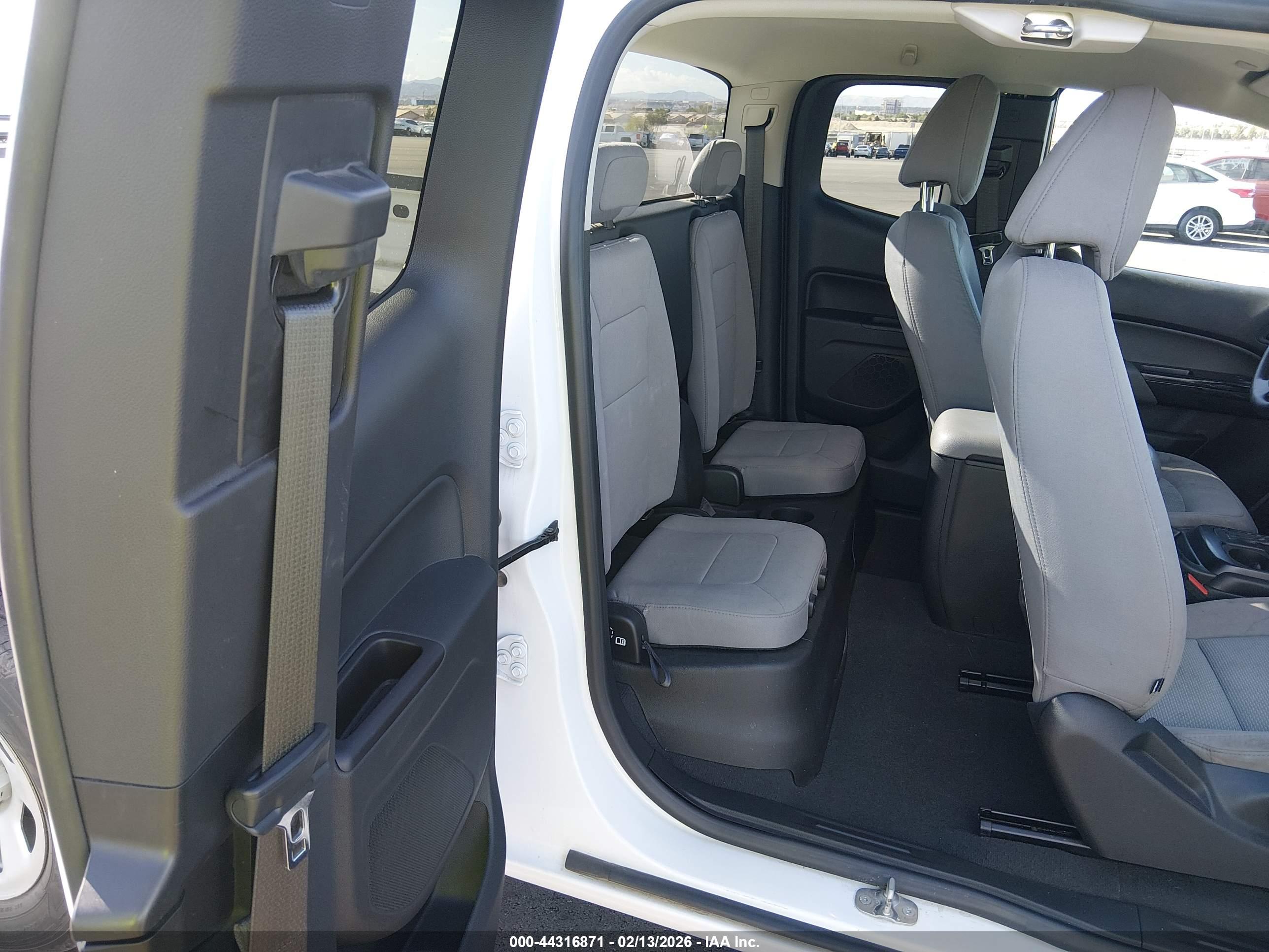 CHEVROLET COLORADO image 8