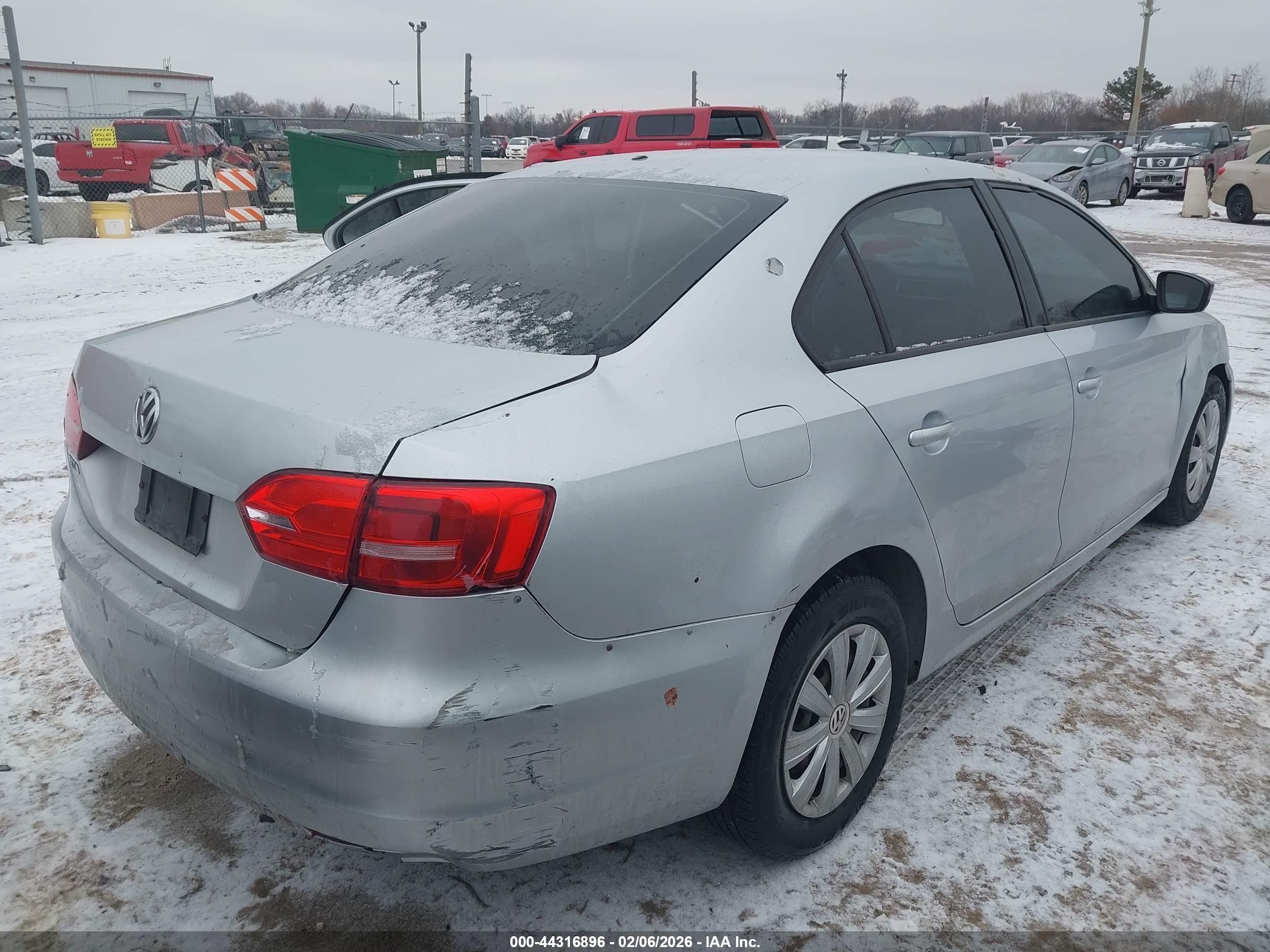 VOLKSWAGEN JETTA image 4