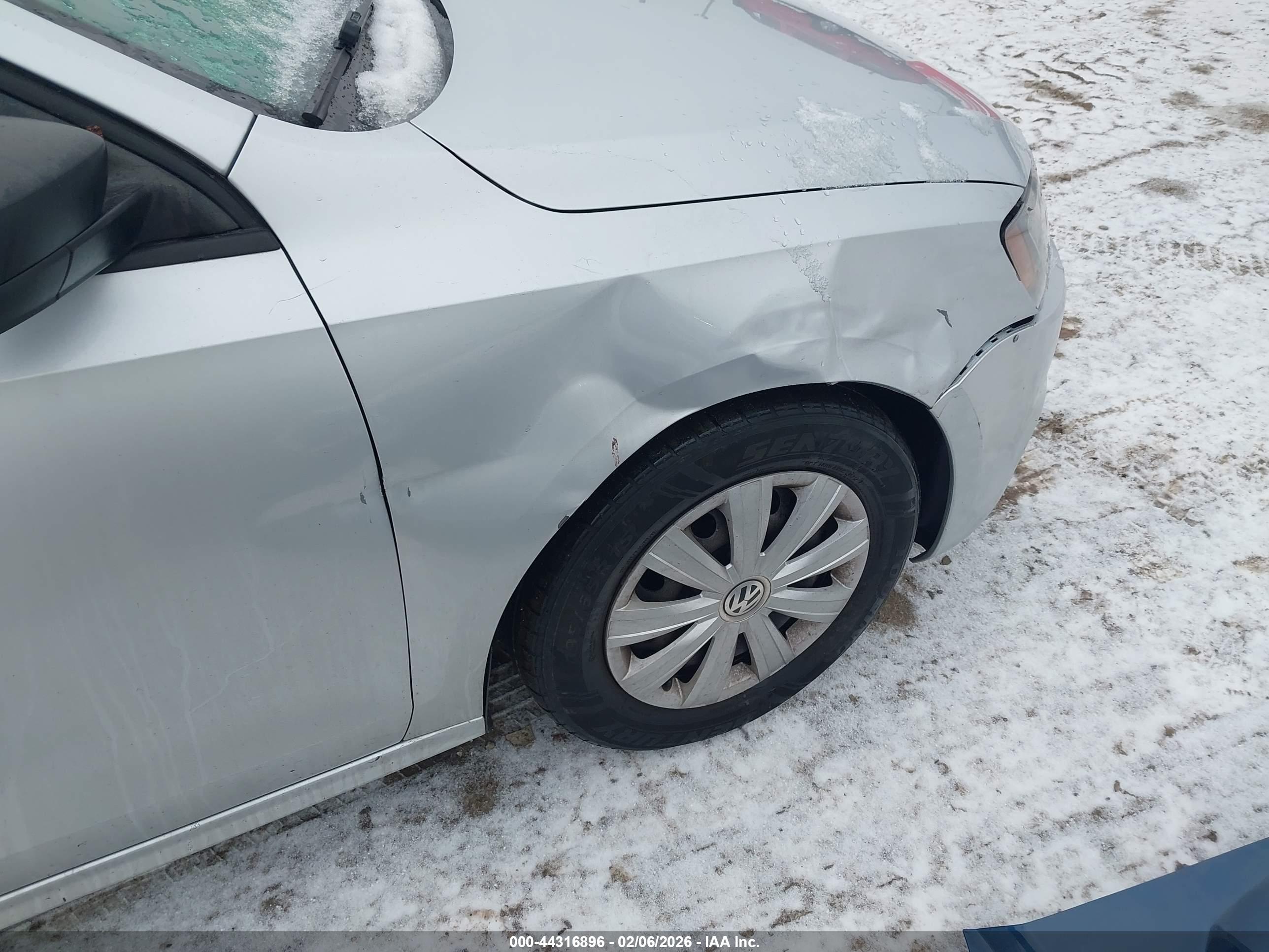 VOLKSWAGEN JETTA image 6
