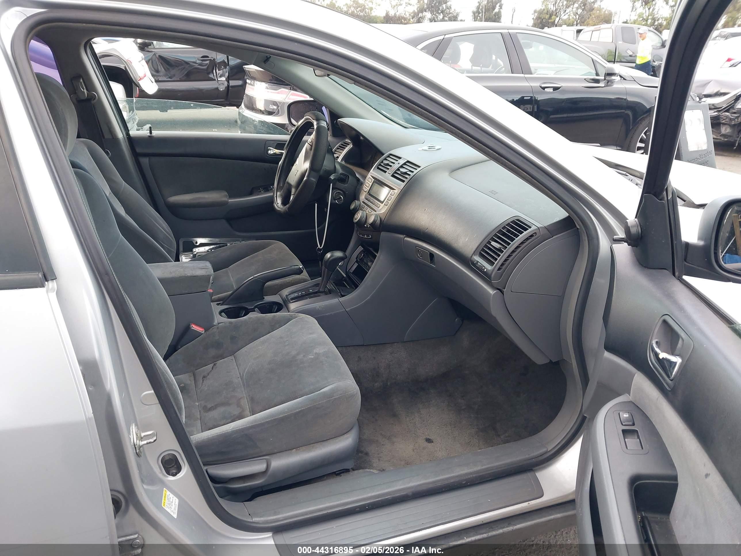 HONDA ACCORD image 5