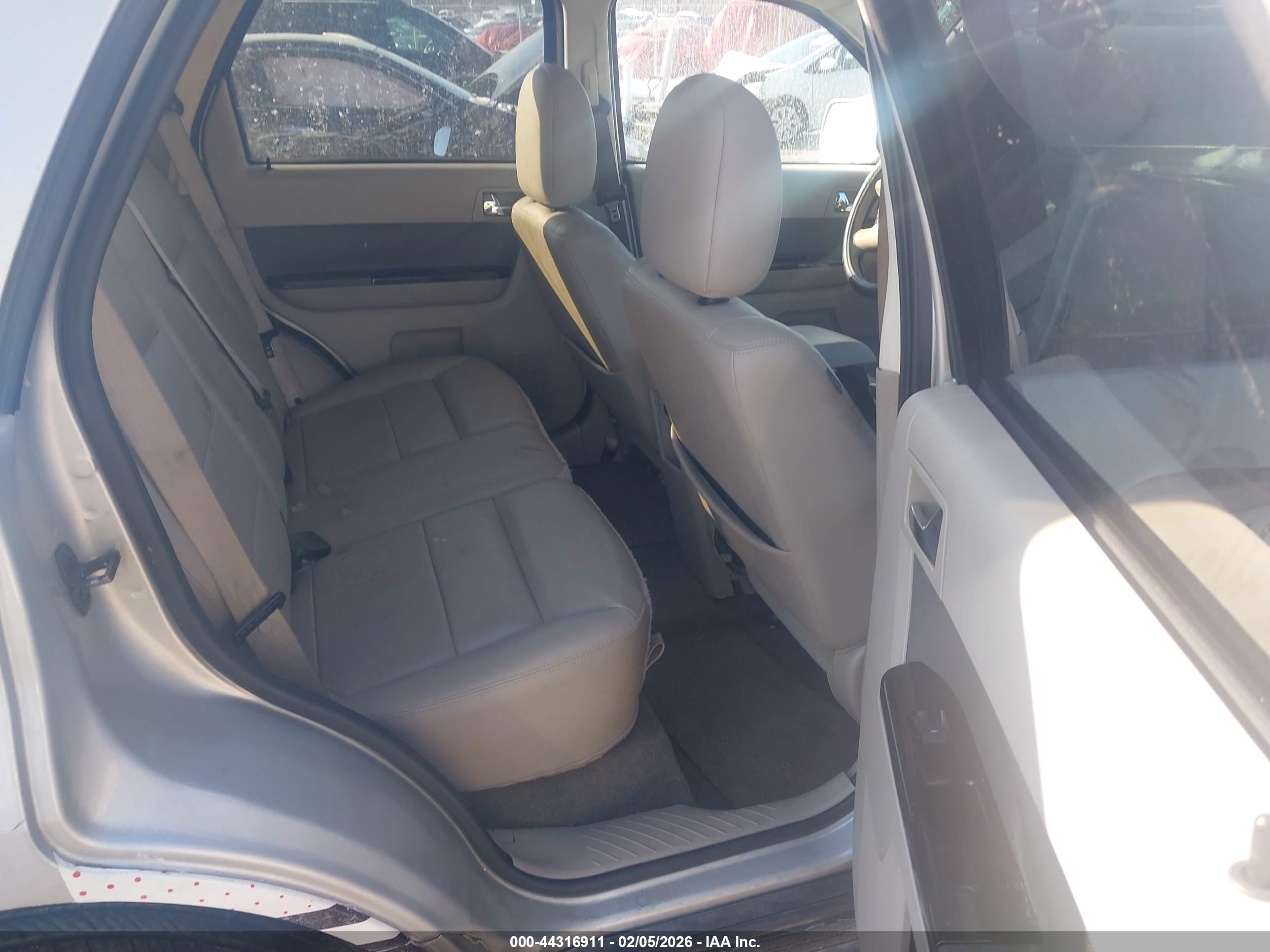 FORD ESCAPE image 8