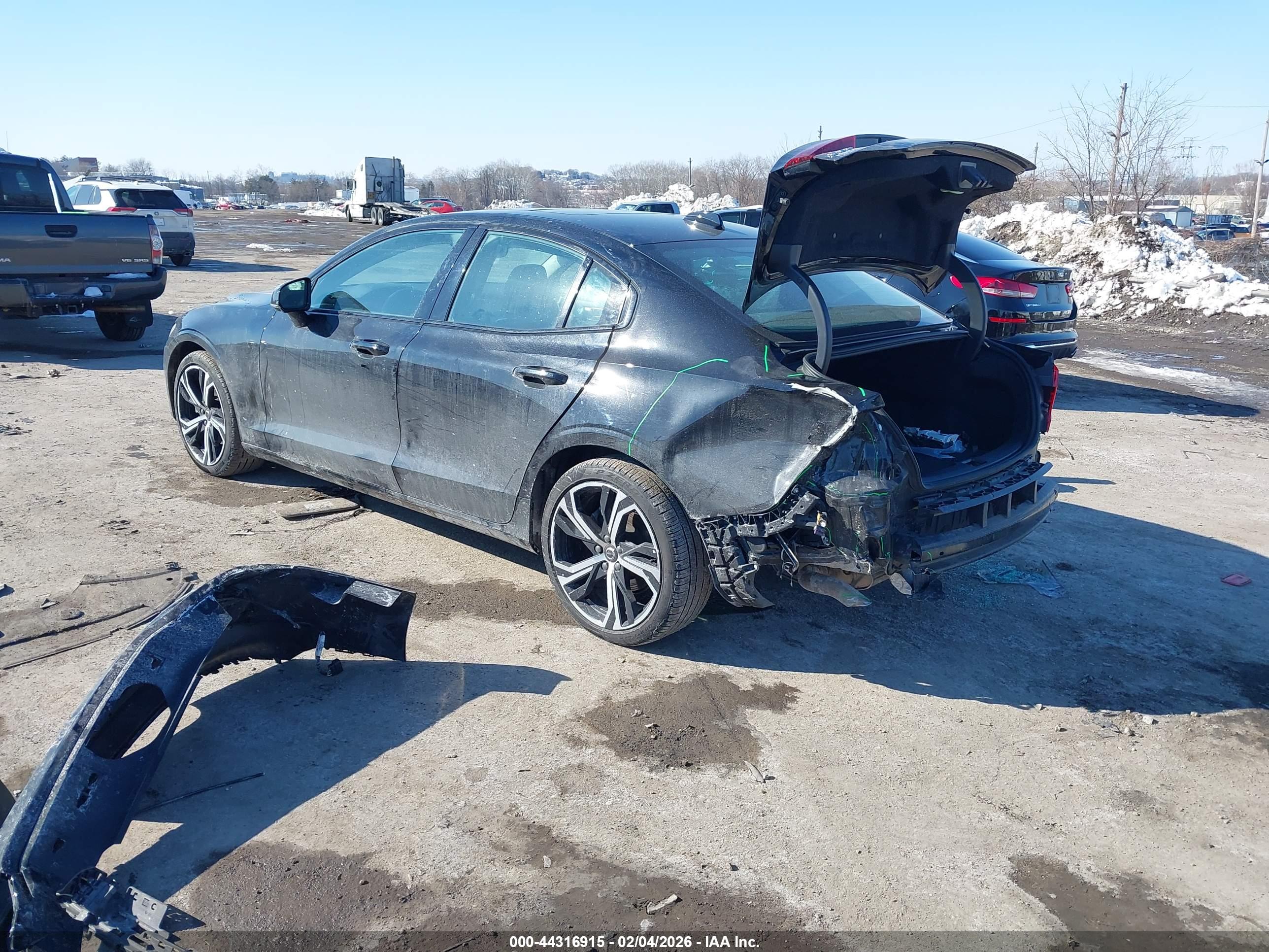 VOLVO S60 image 3