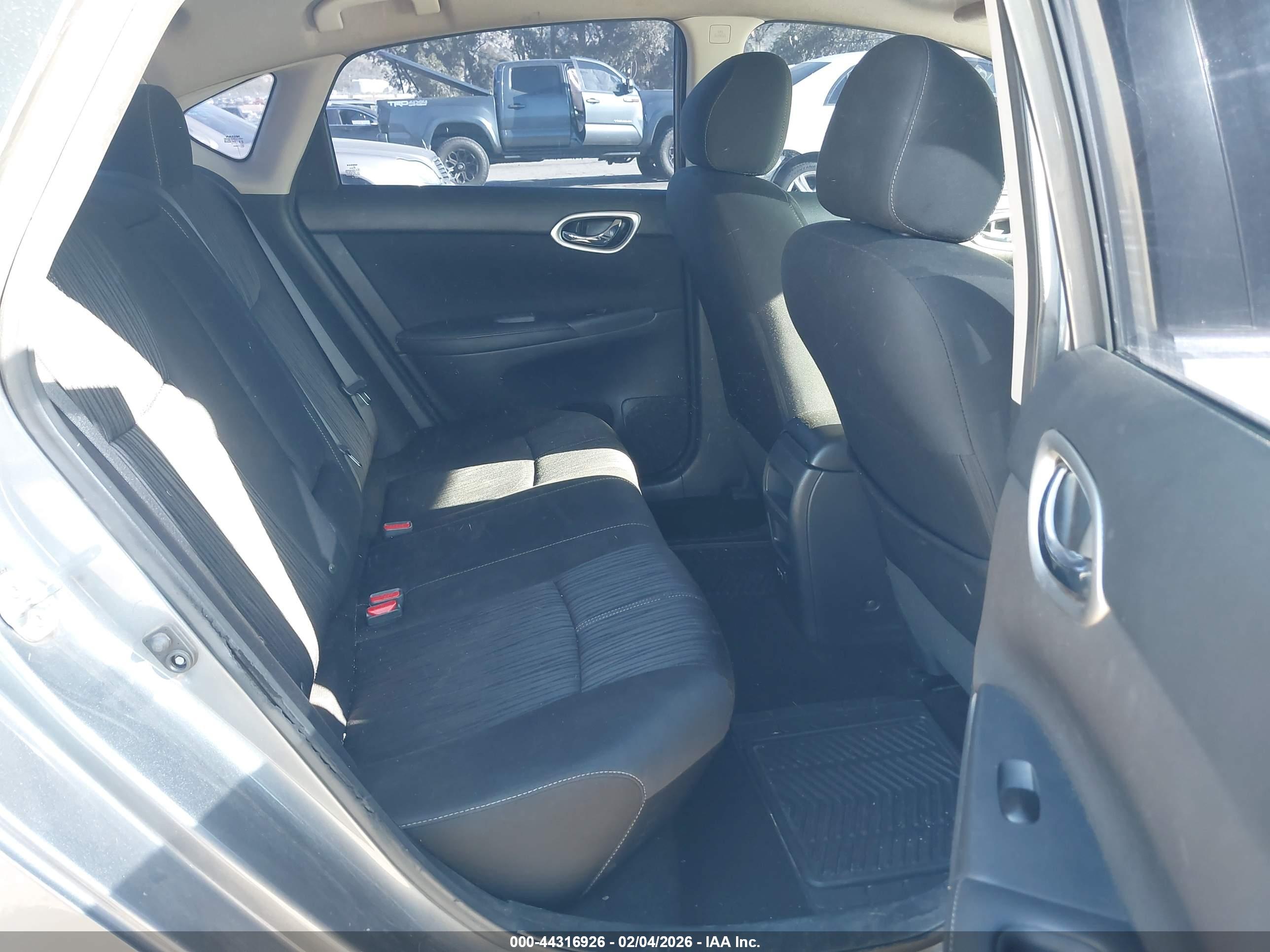 NISSAN SENTRA image 8