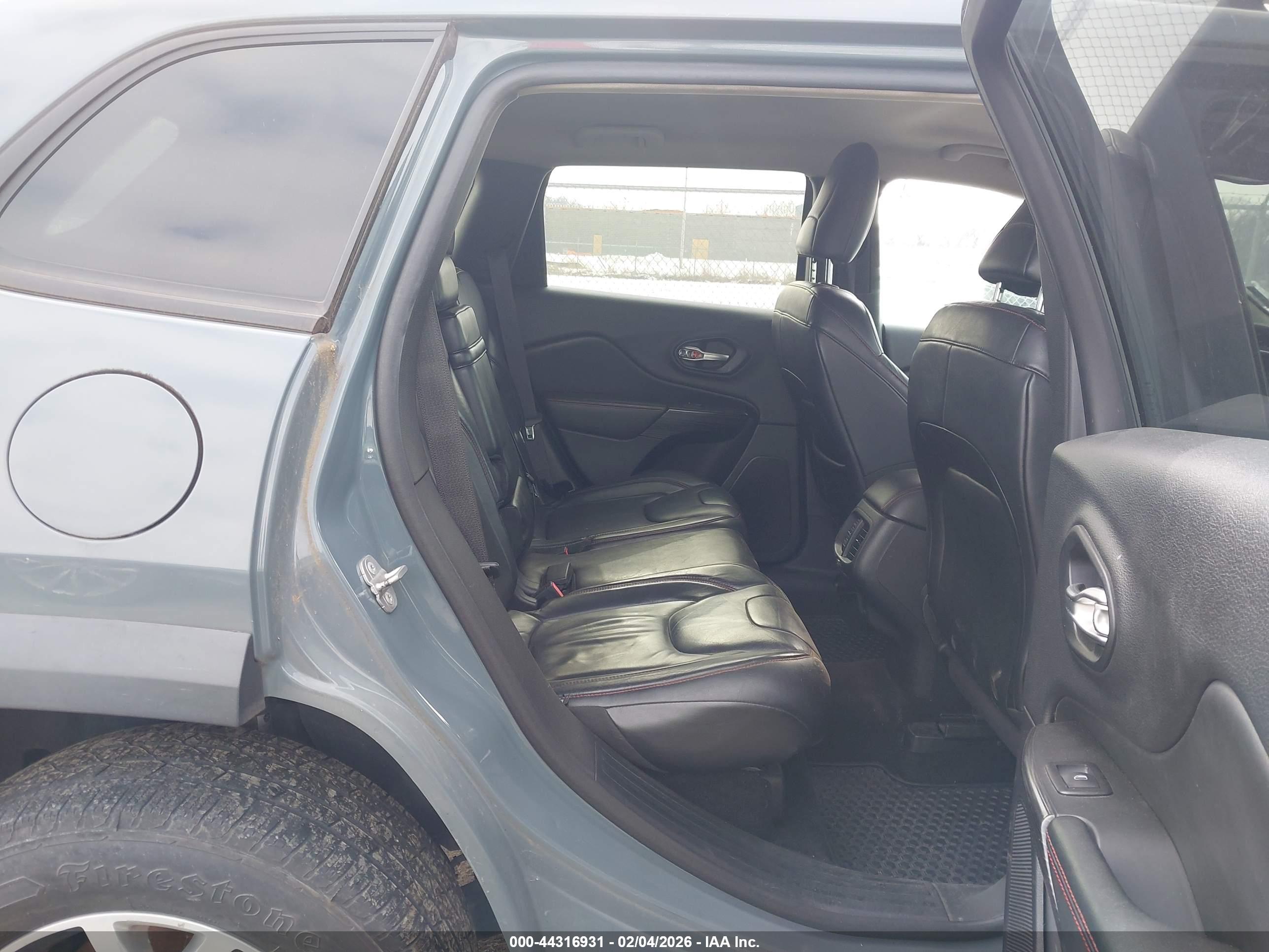 JEEP CHEROKEE image 8