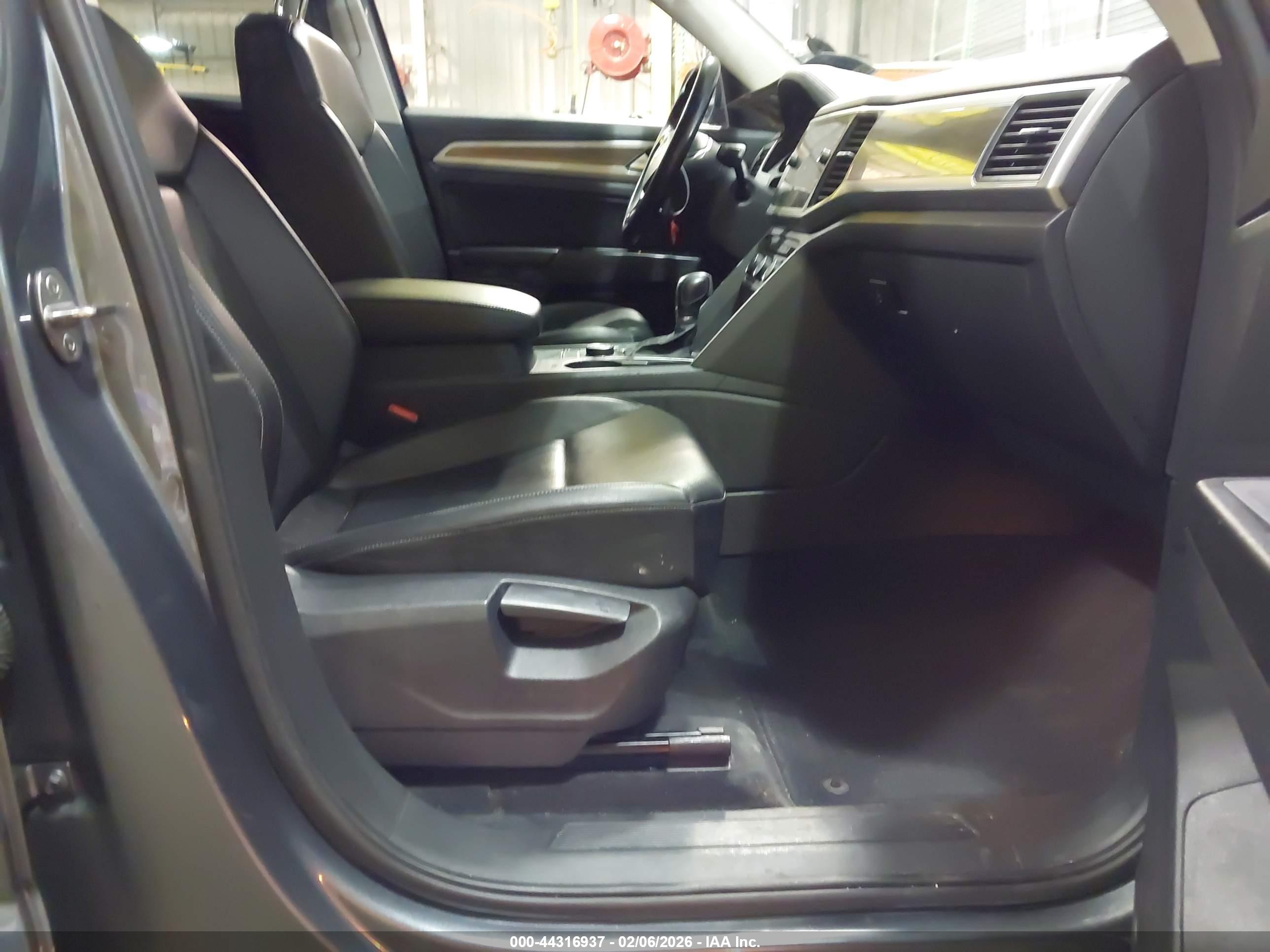 VOLKSWAGEN ATLAS image 5