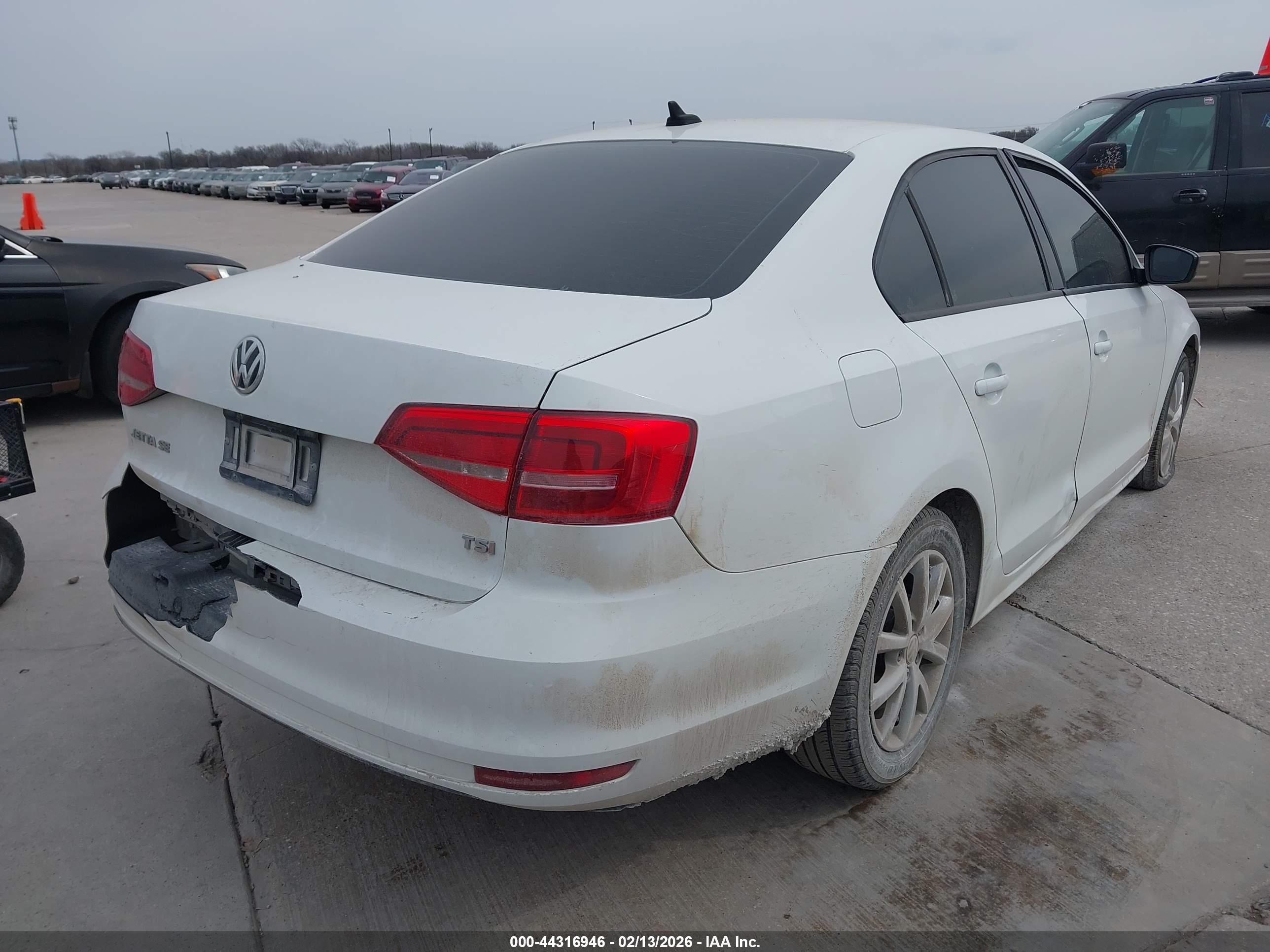 VOLKSWAGEN JETTA image 4