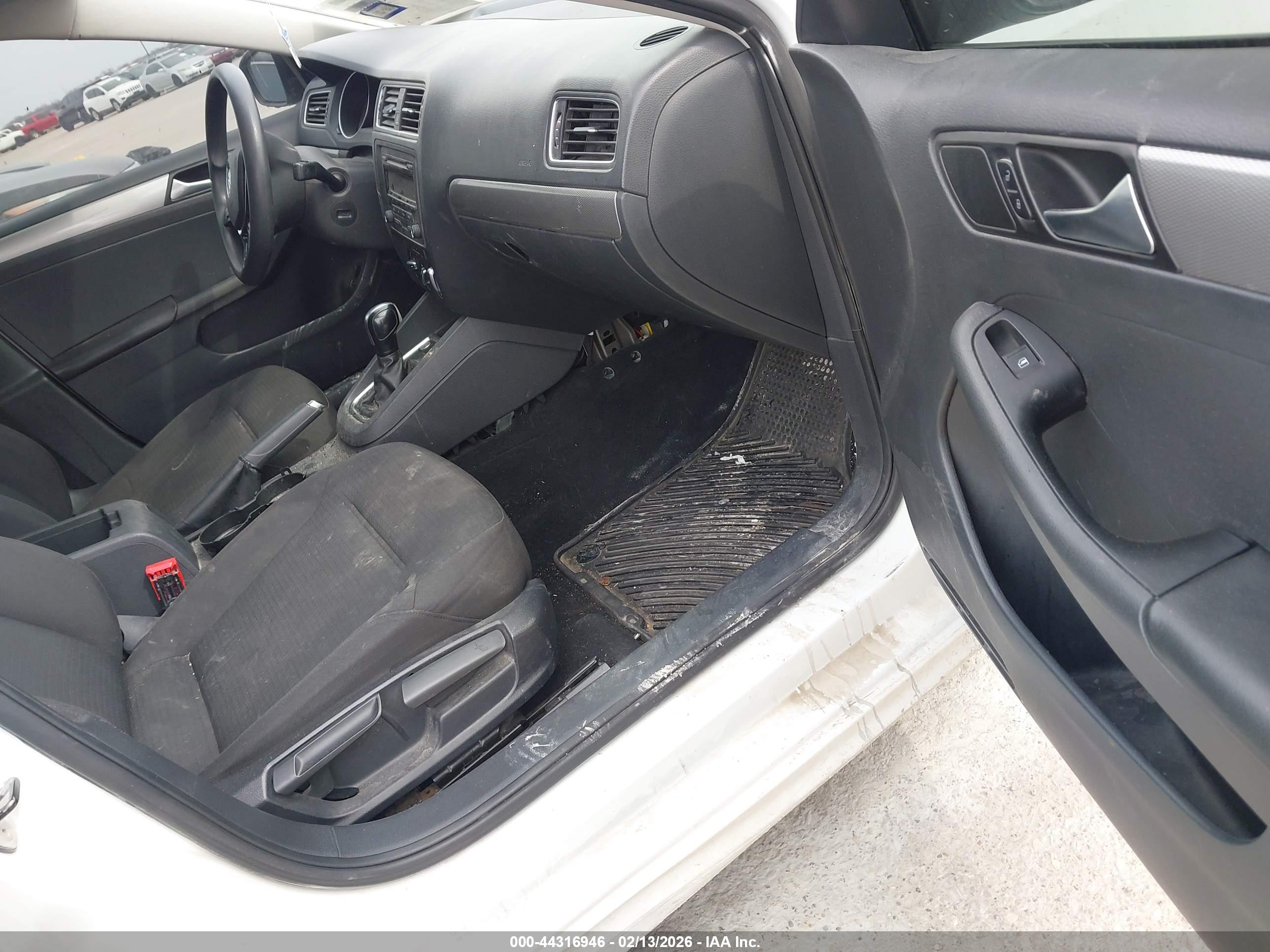 VOLKSWAGEN JETTA image 5