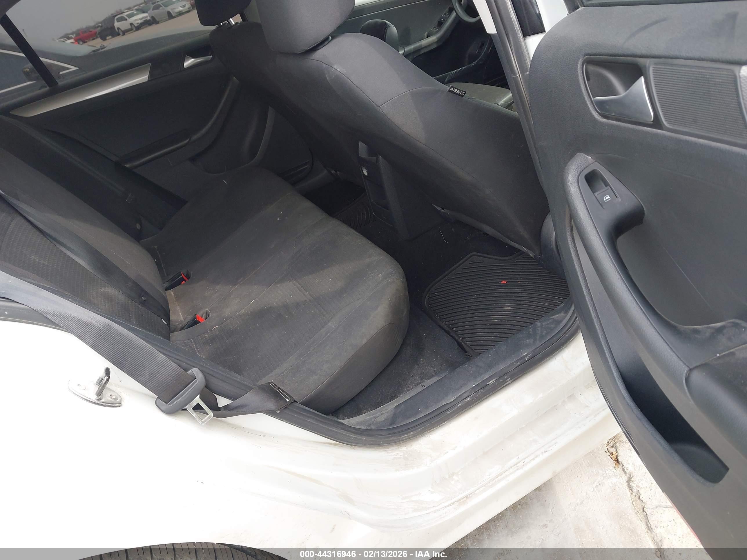 VOLKSWAGEN JETTA image 8