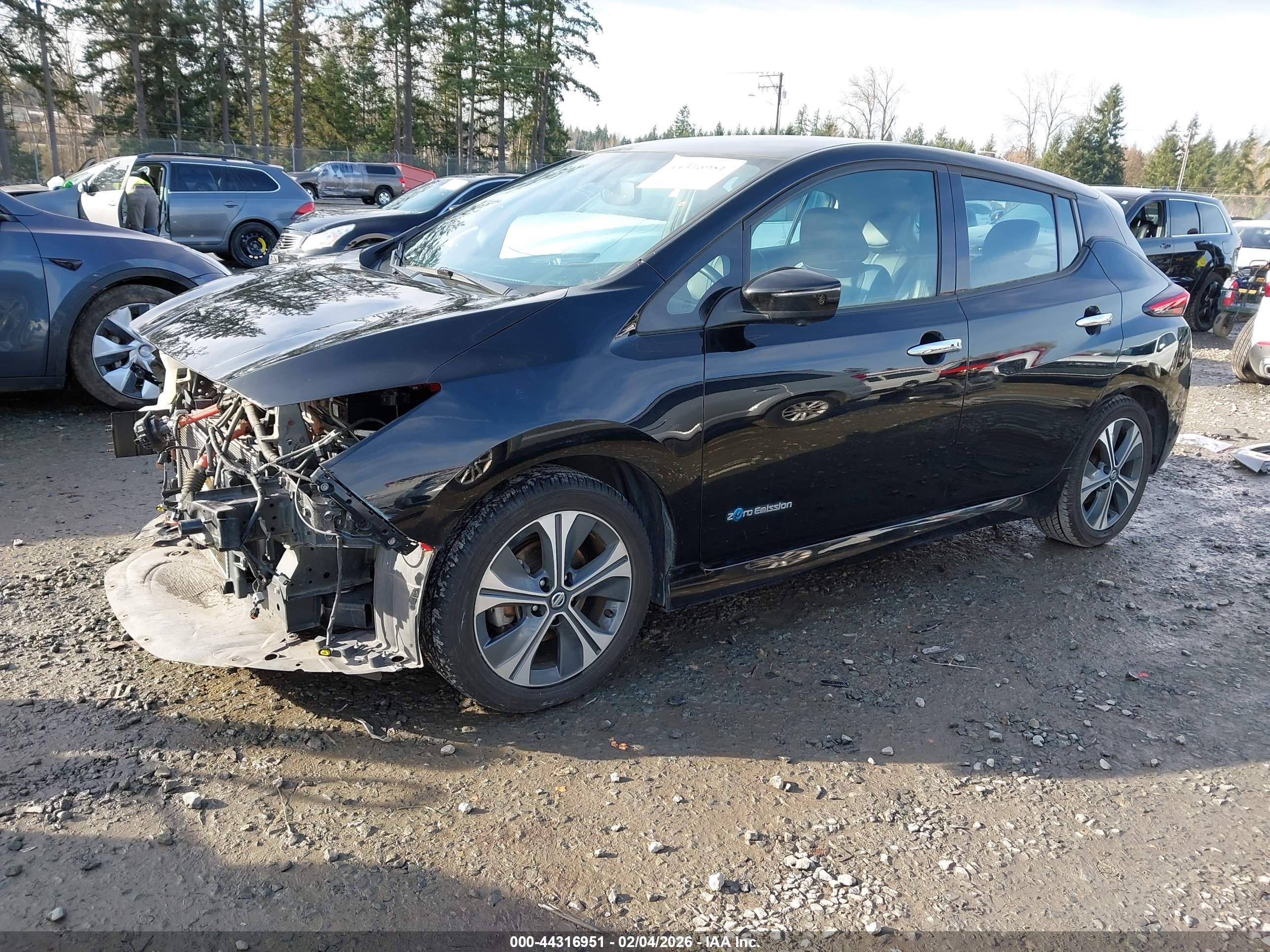 NISSAN LEAF image 2