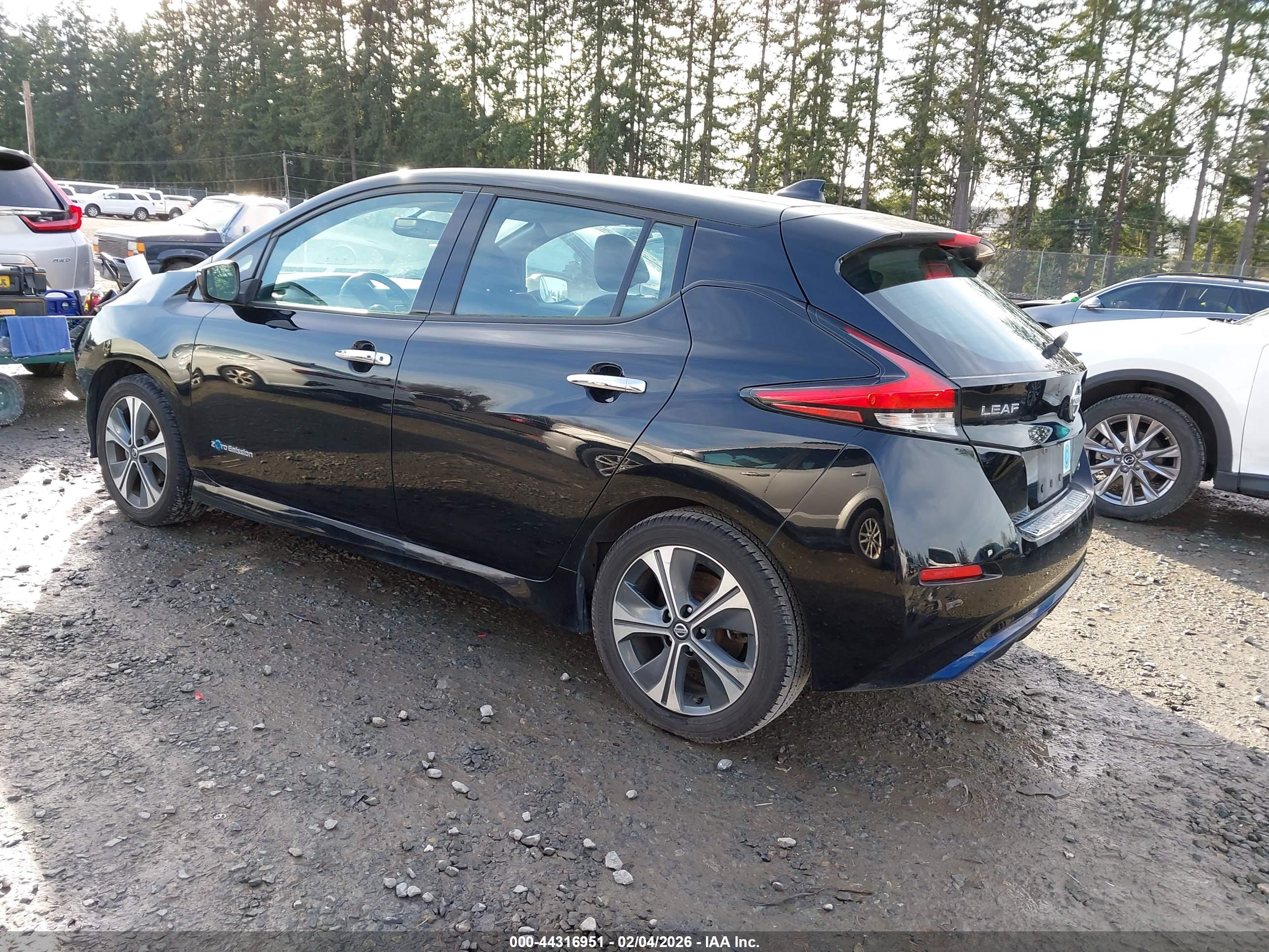 NISSAN LEAF image 3