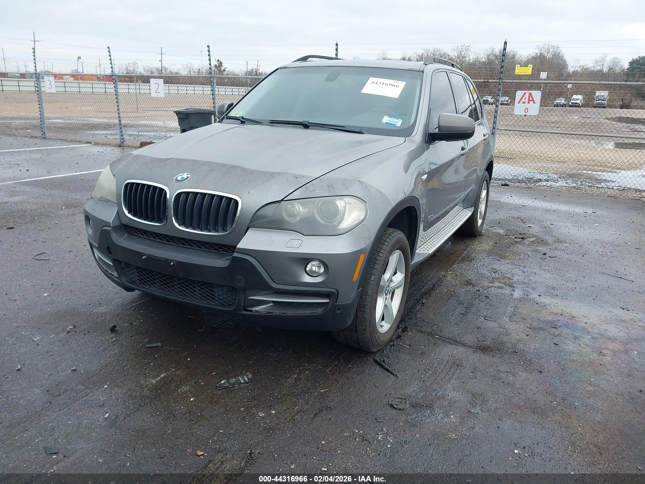 BMW X5 image 2