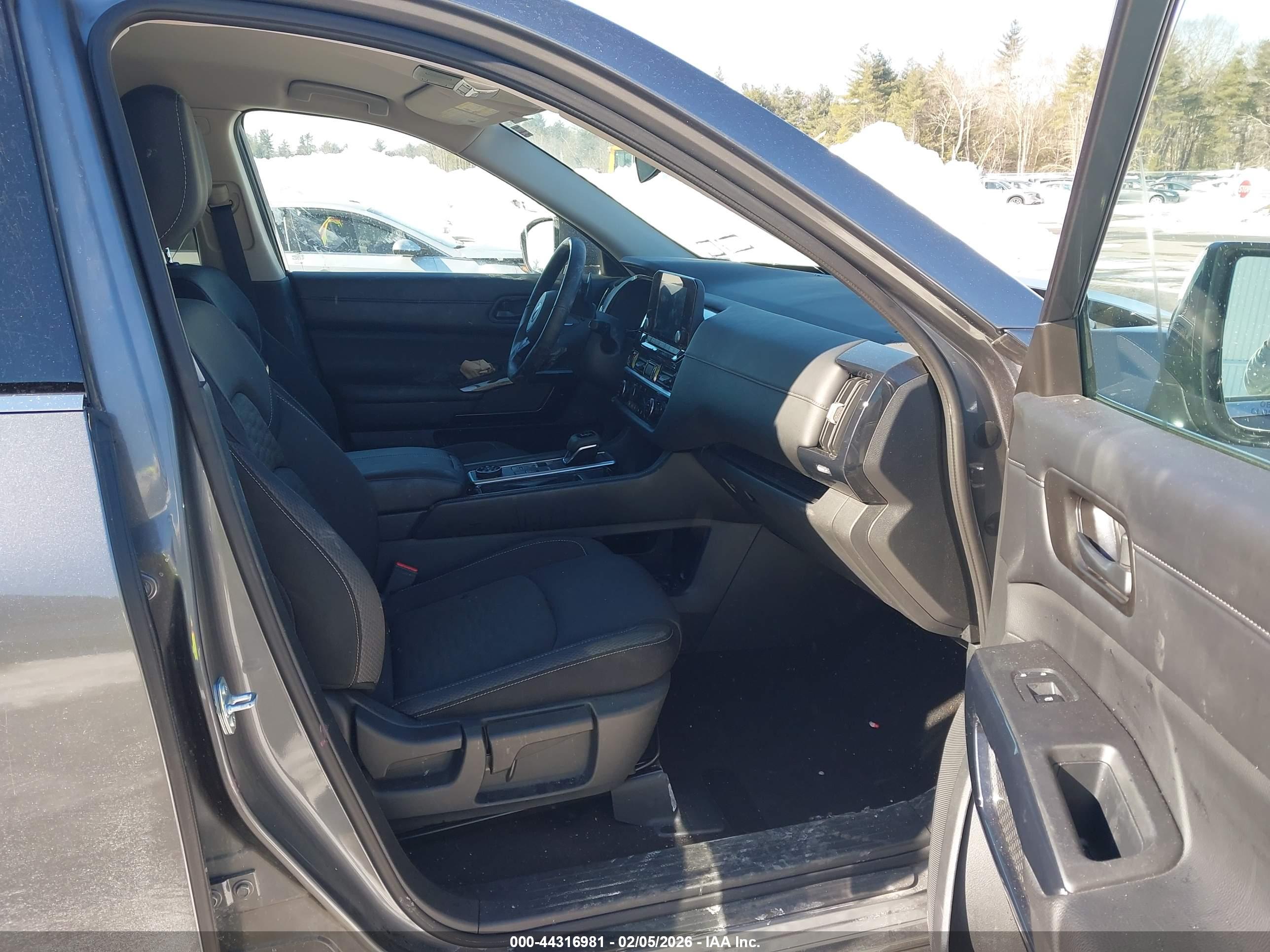 NISSAN PATHFINDER image 5