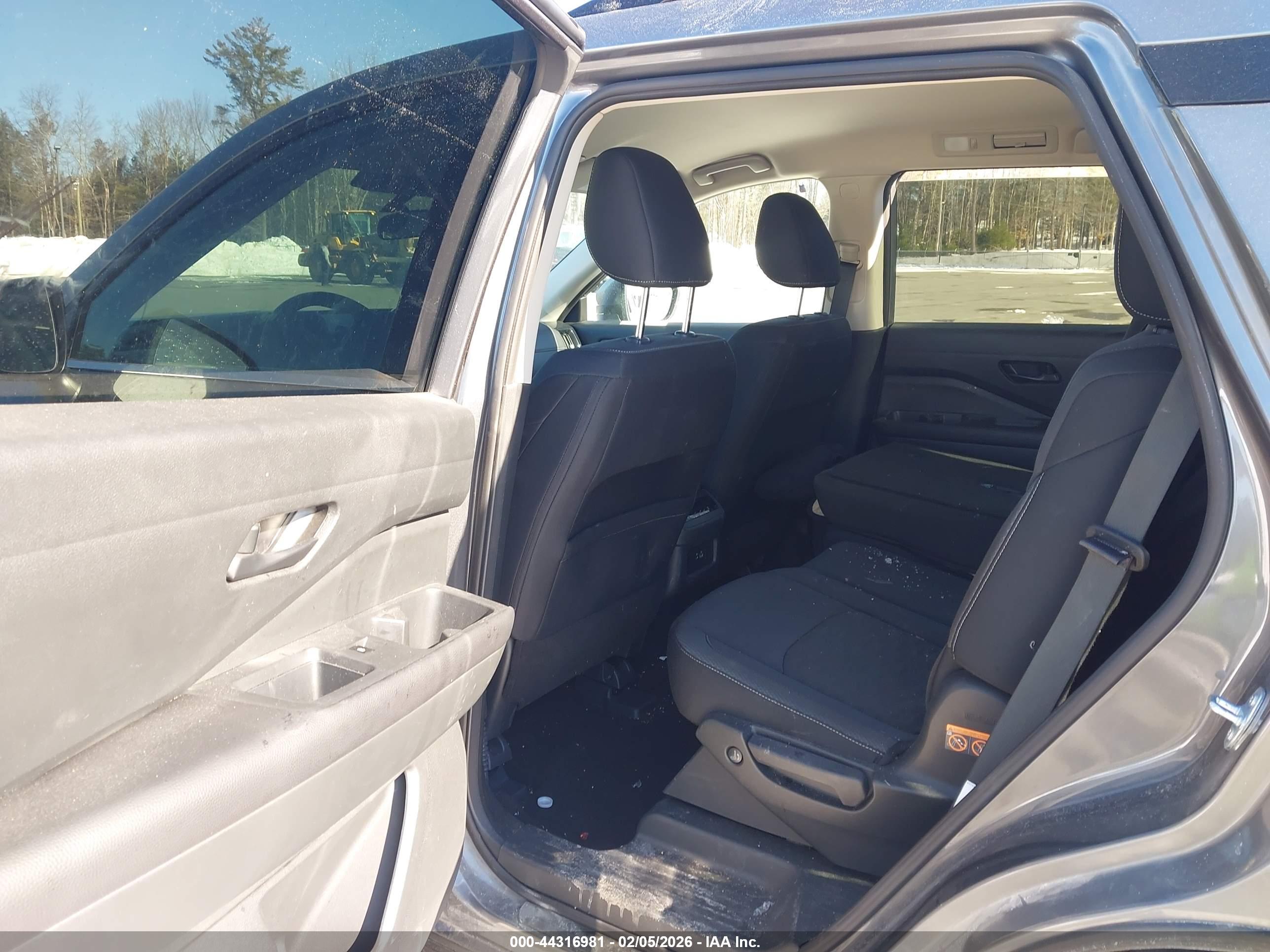 NISSAN PATHFINDER image 8
