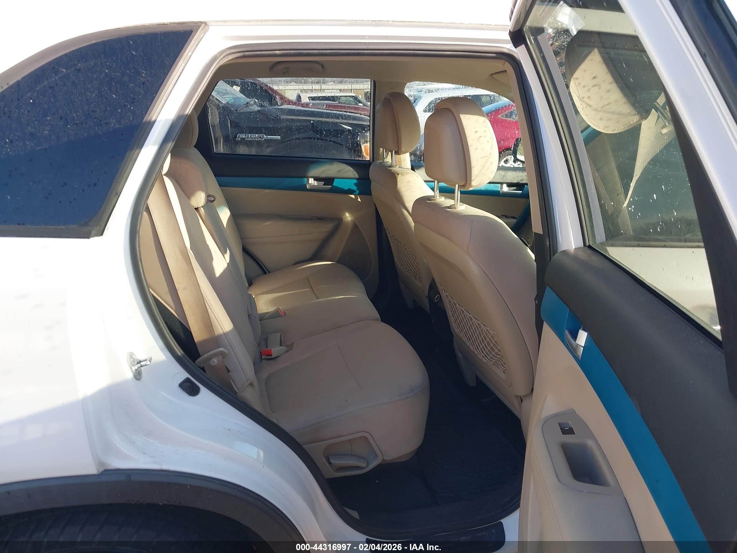 KIA SORENTO image 8