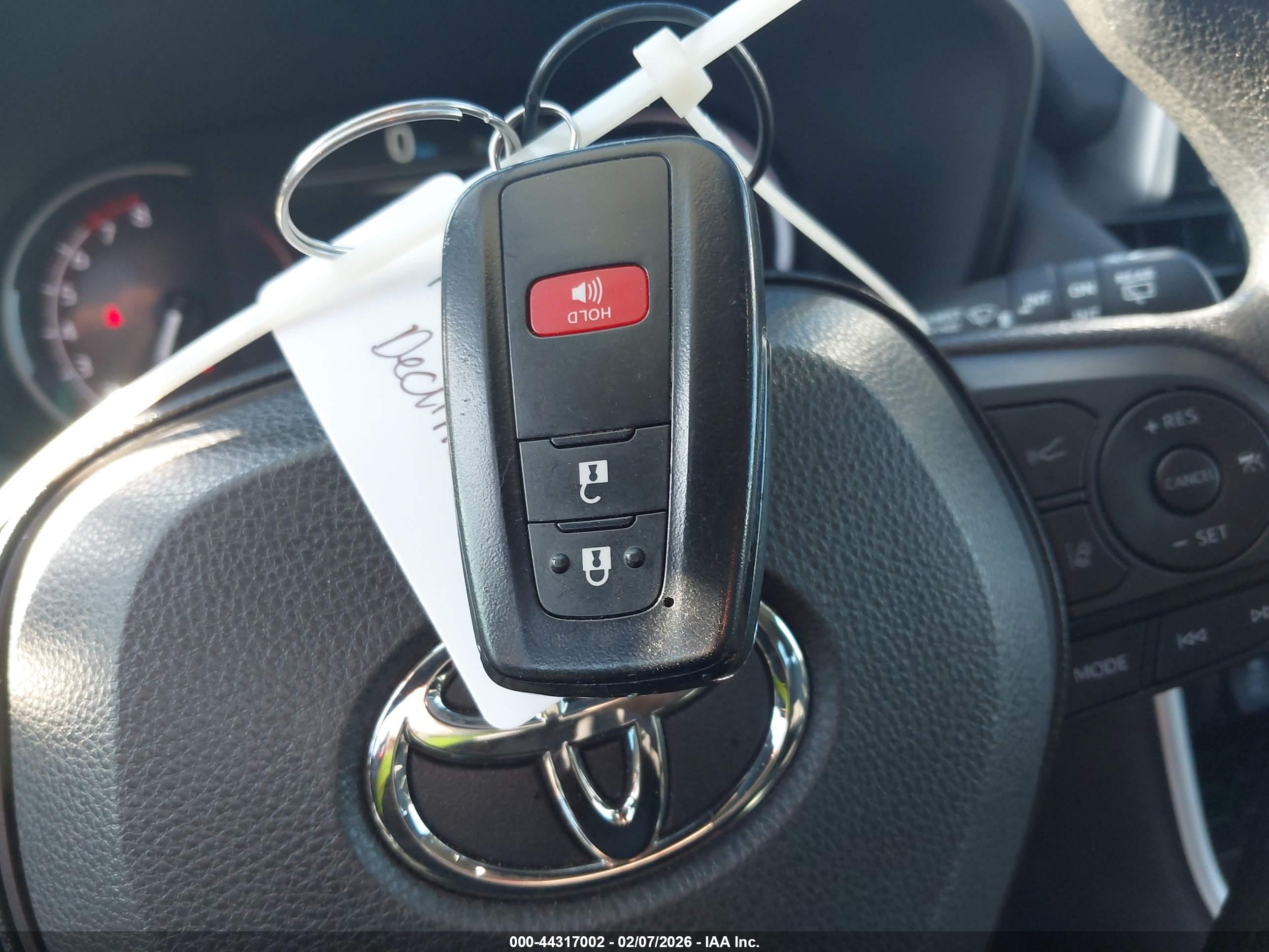 TOYOTA RAV4 image 11