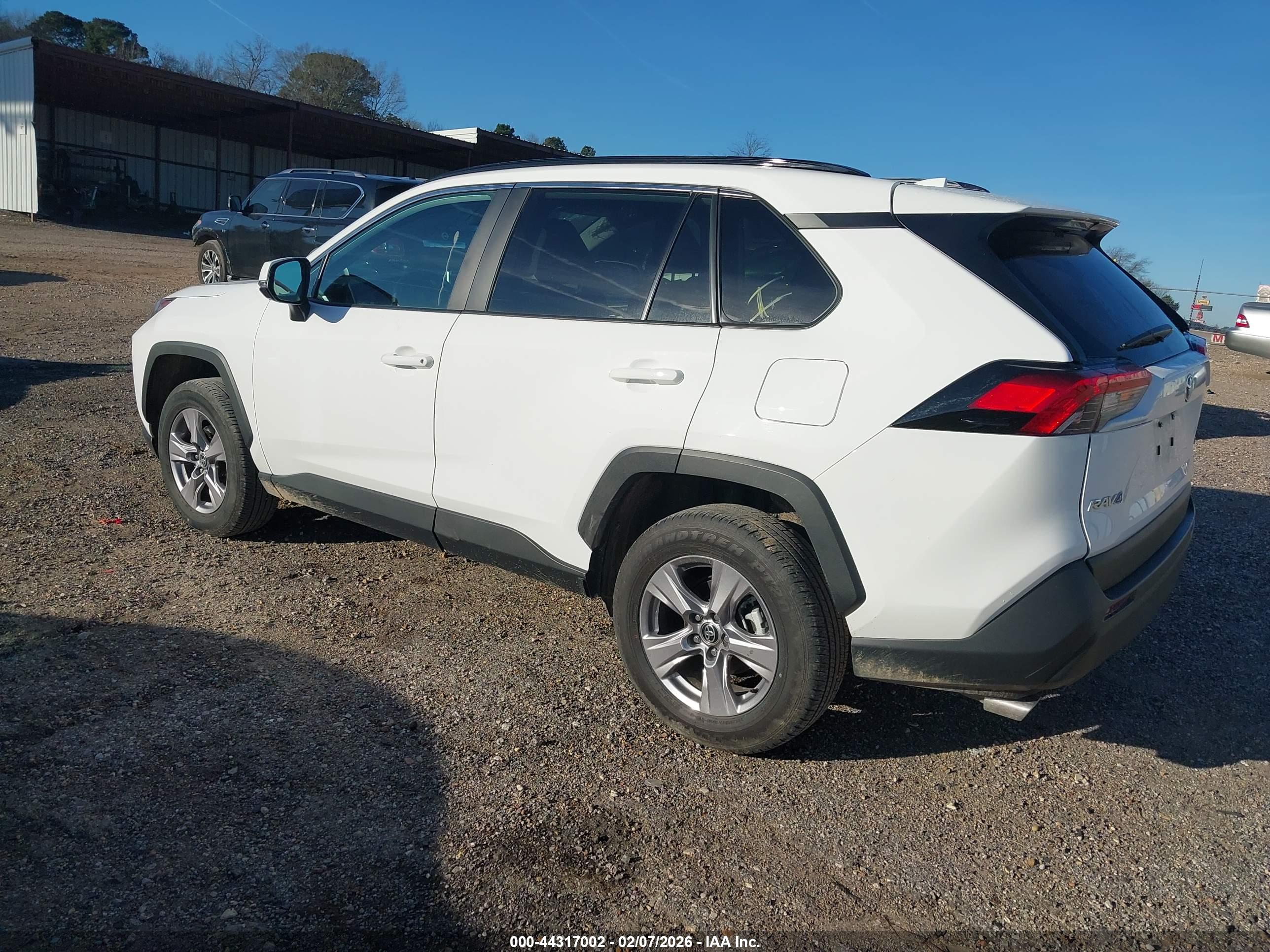 TOYOTA RAV4 image 3