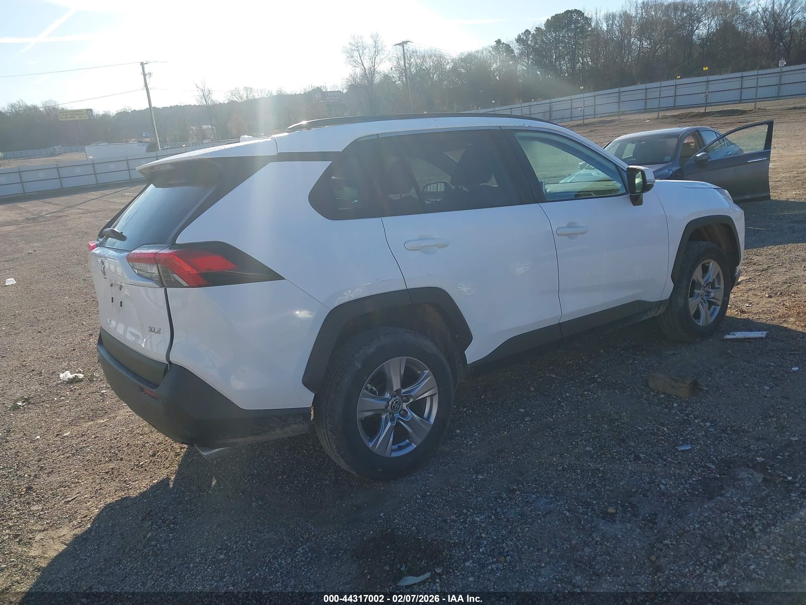 TOYOTA RAV4 image 4