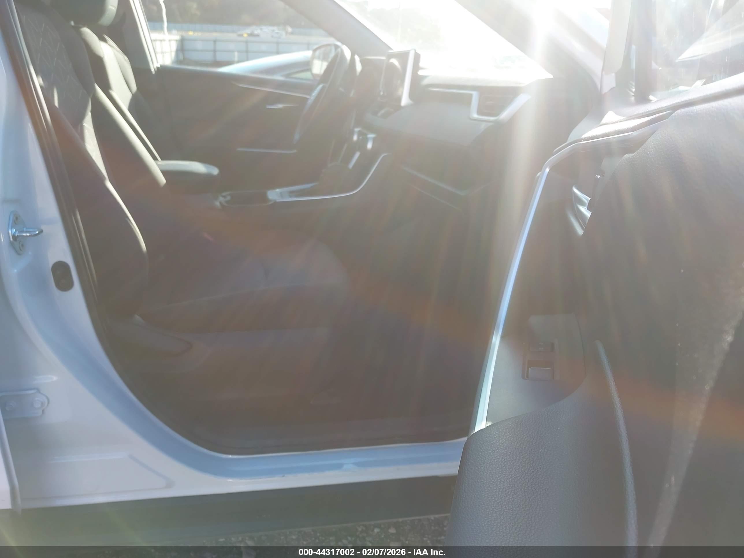 TOYOTA RAV4 image 5