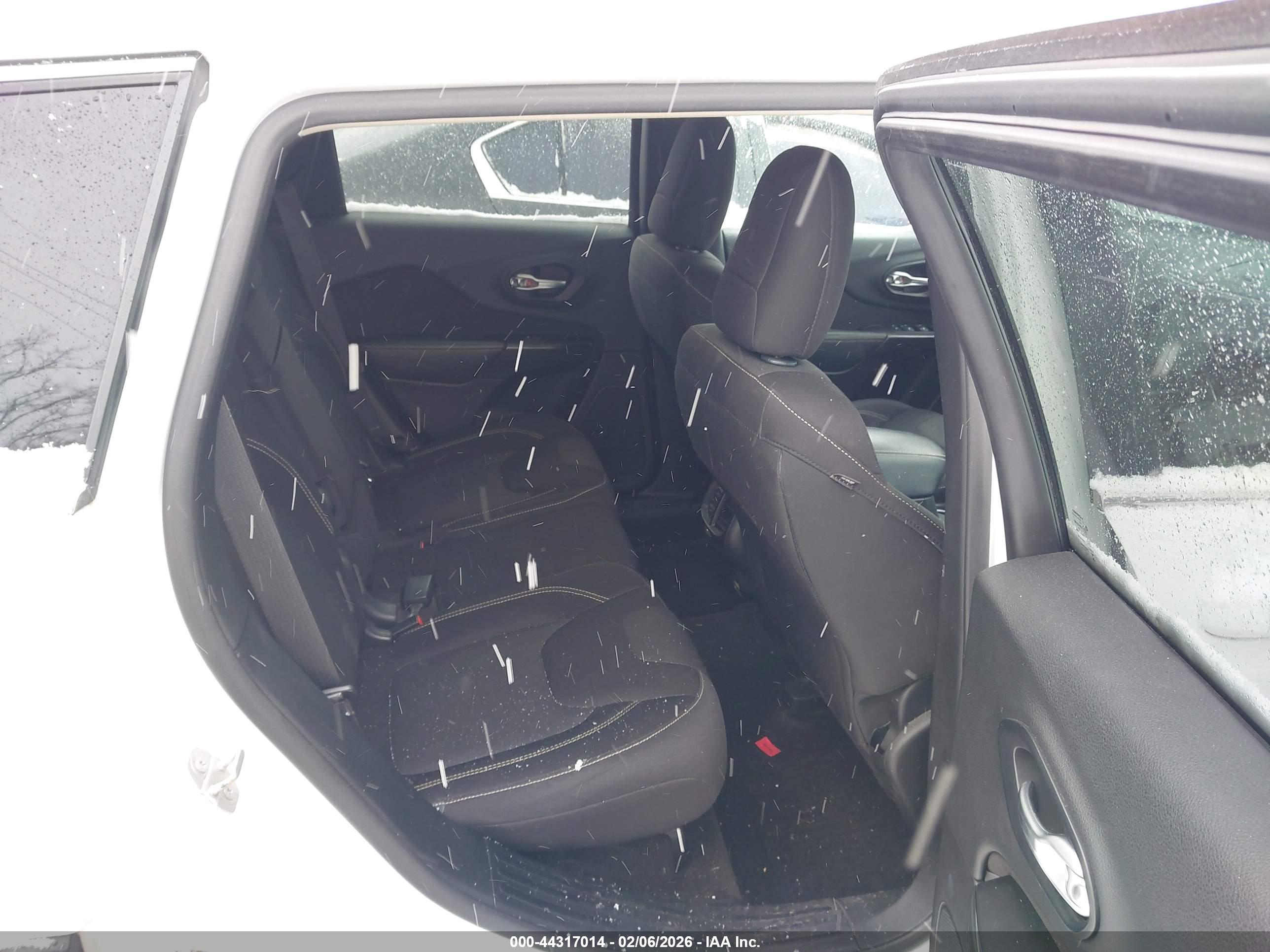 JEEP CHEROKEE image 8