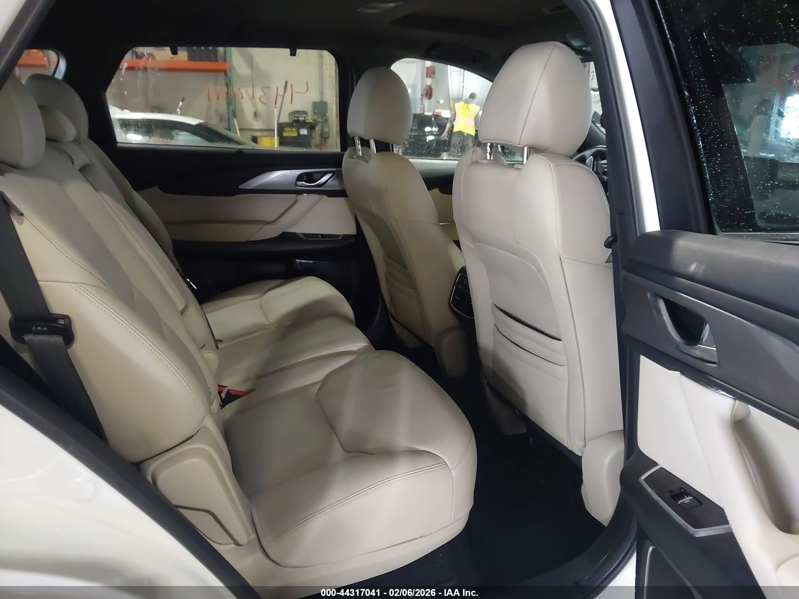 MAZDA CX-9 image 8