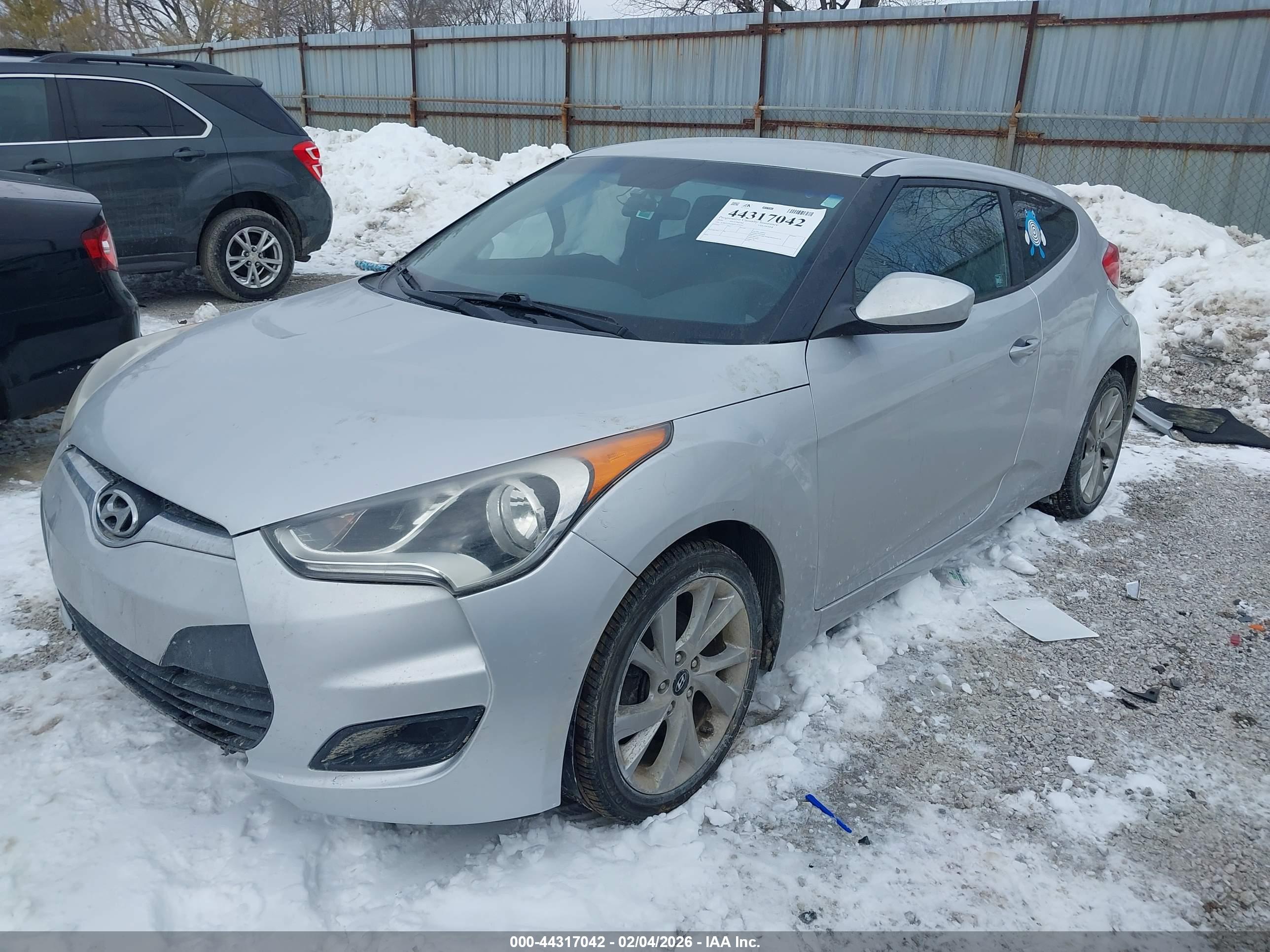 HYUNDAI VELOSTER image 2