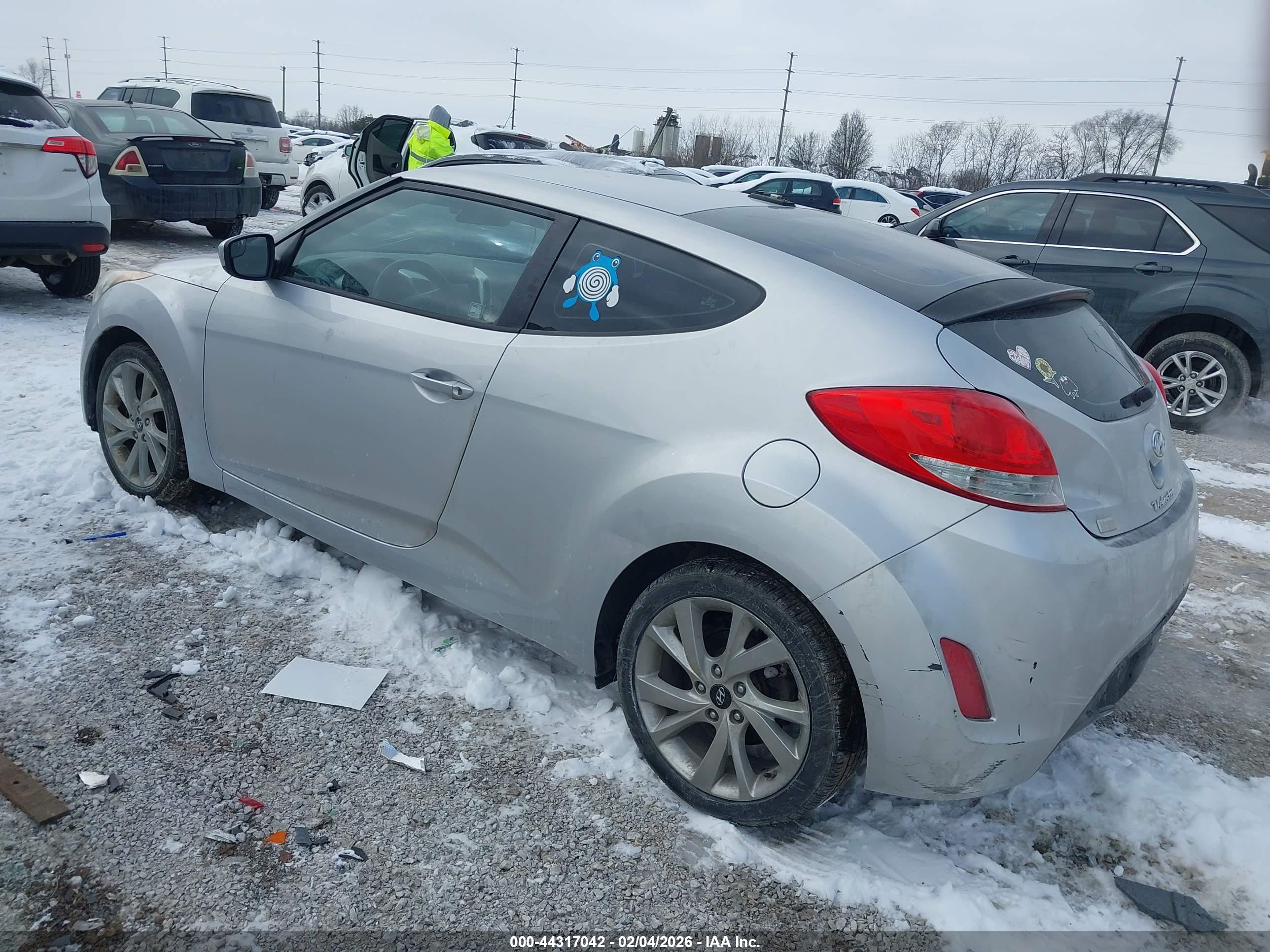 HYUNDAI VELOSTER image 3