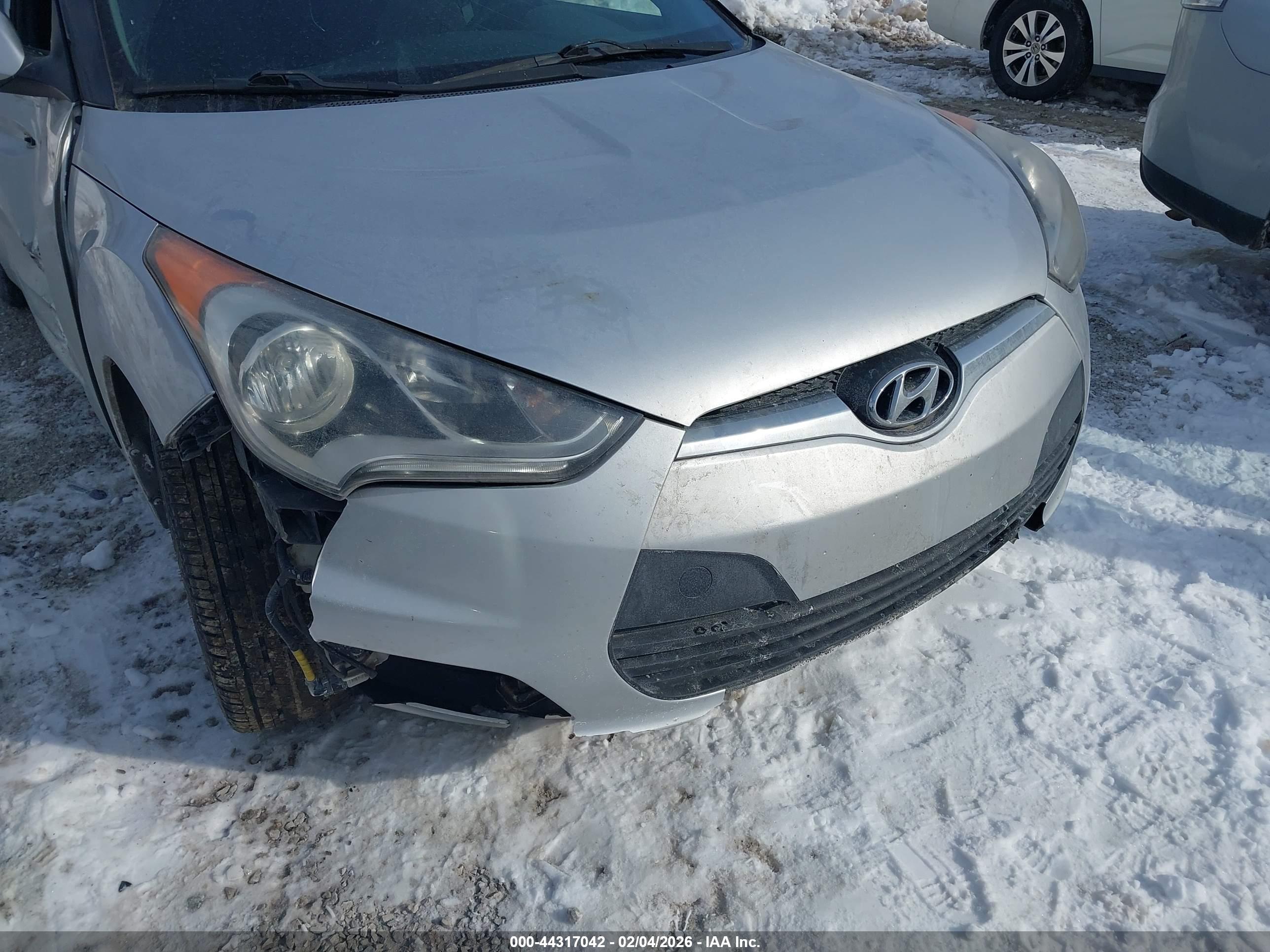 HYUNDAI VELOSTER image 6
