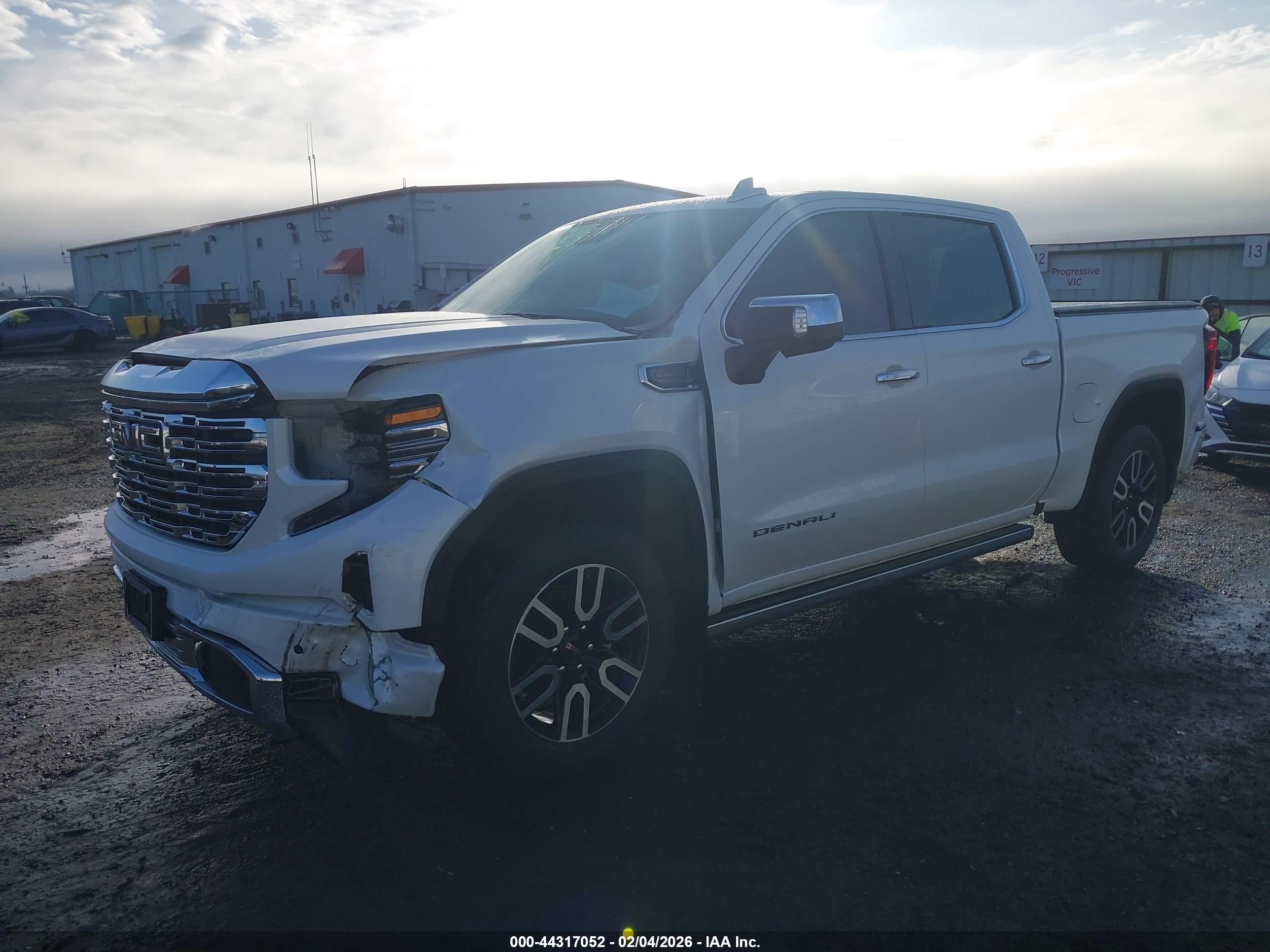 GMC SIERRA image 2