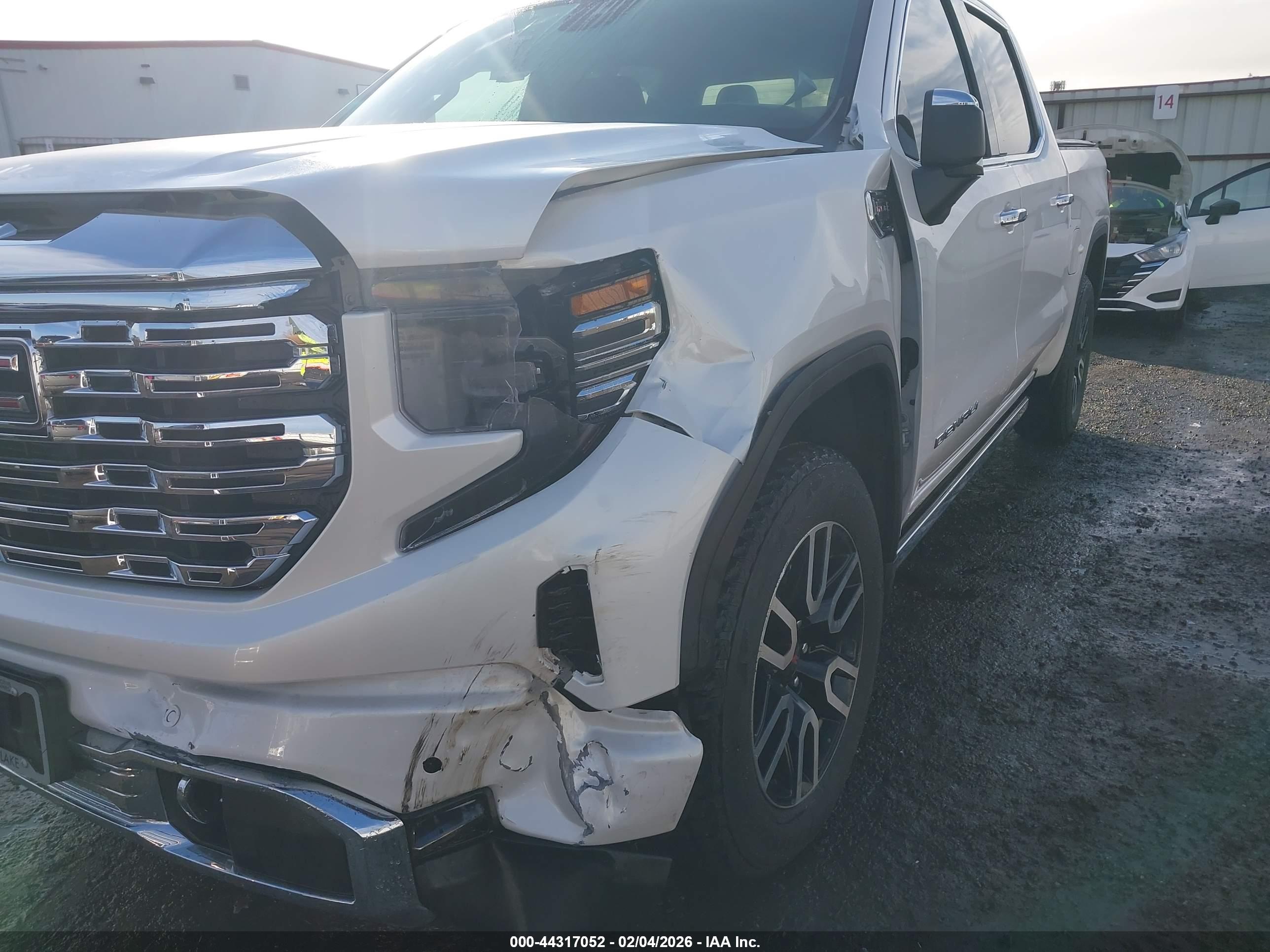 GMC SIERRA image 6