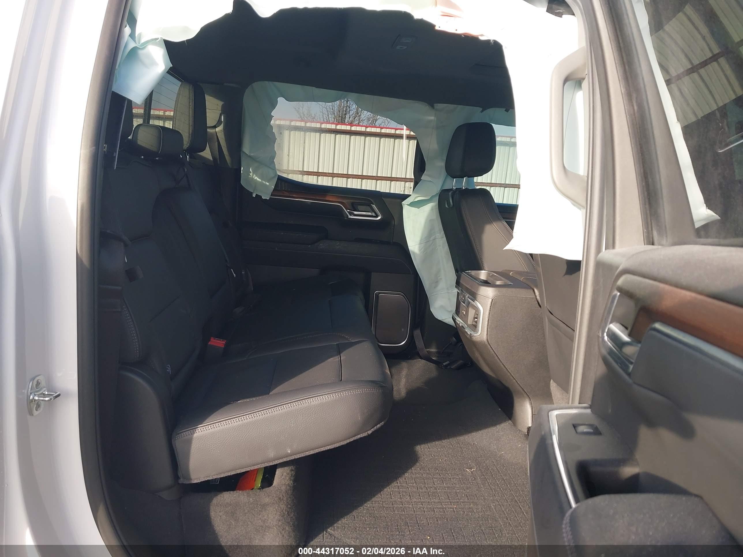 GMC SIERRA image 8