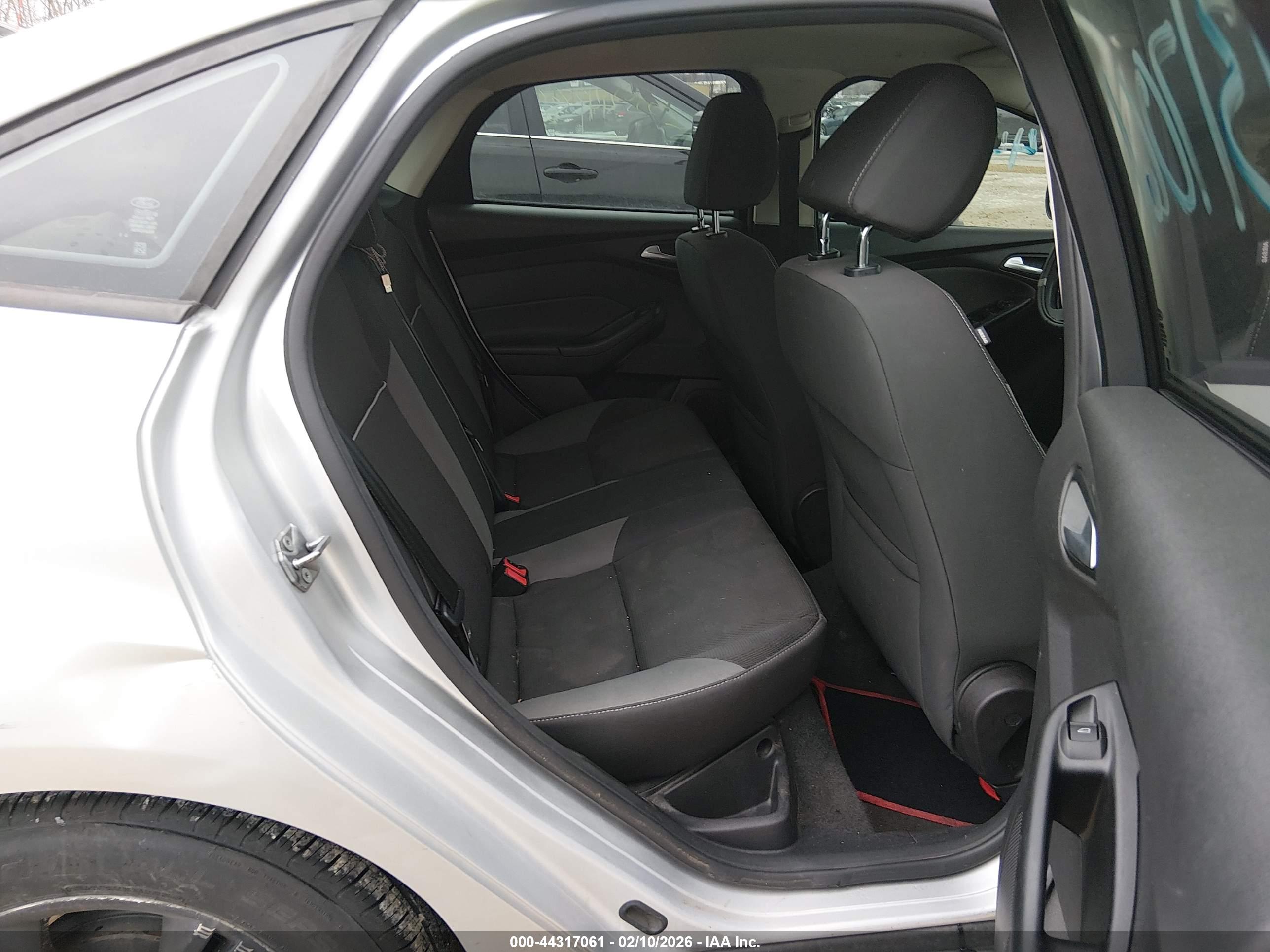 FORD FOCUS image 8
