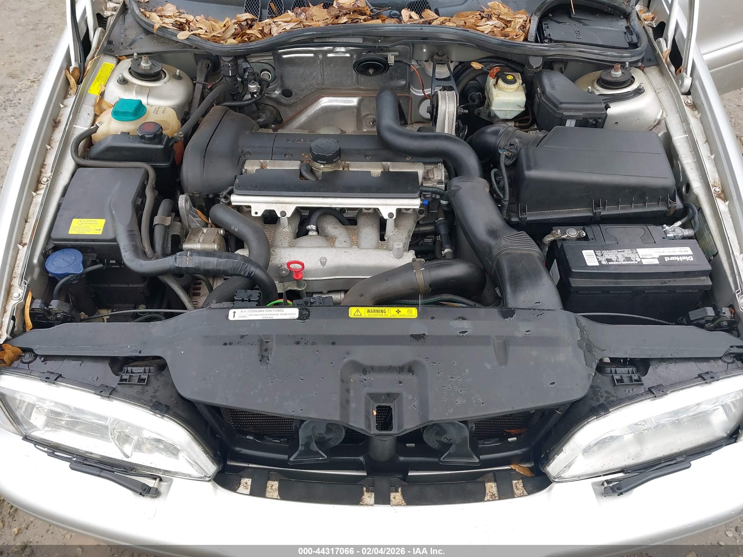 VOLVO C70 image 10